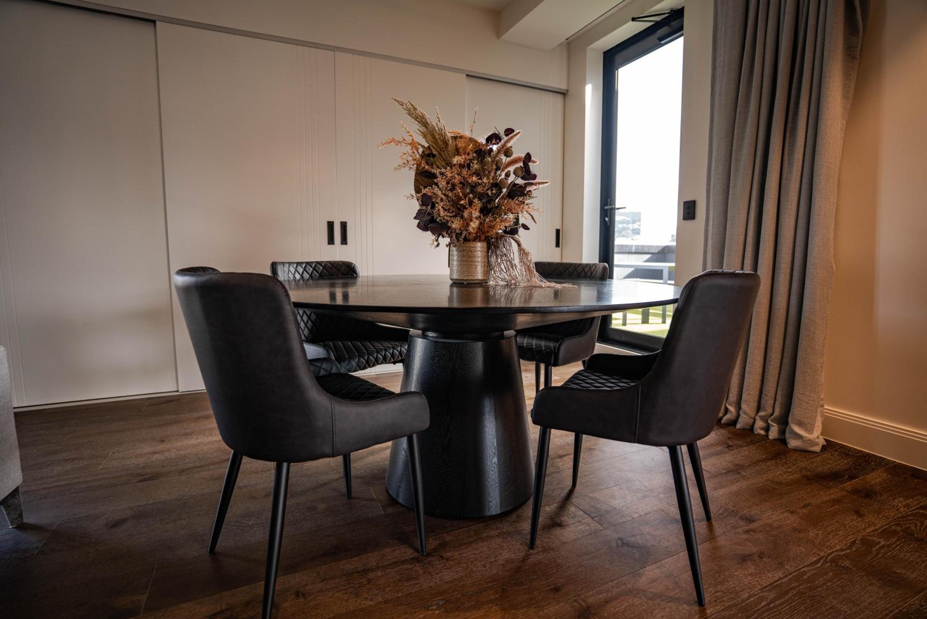 Luxury Penthouse with City View - Photo 4