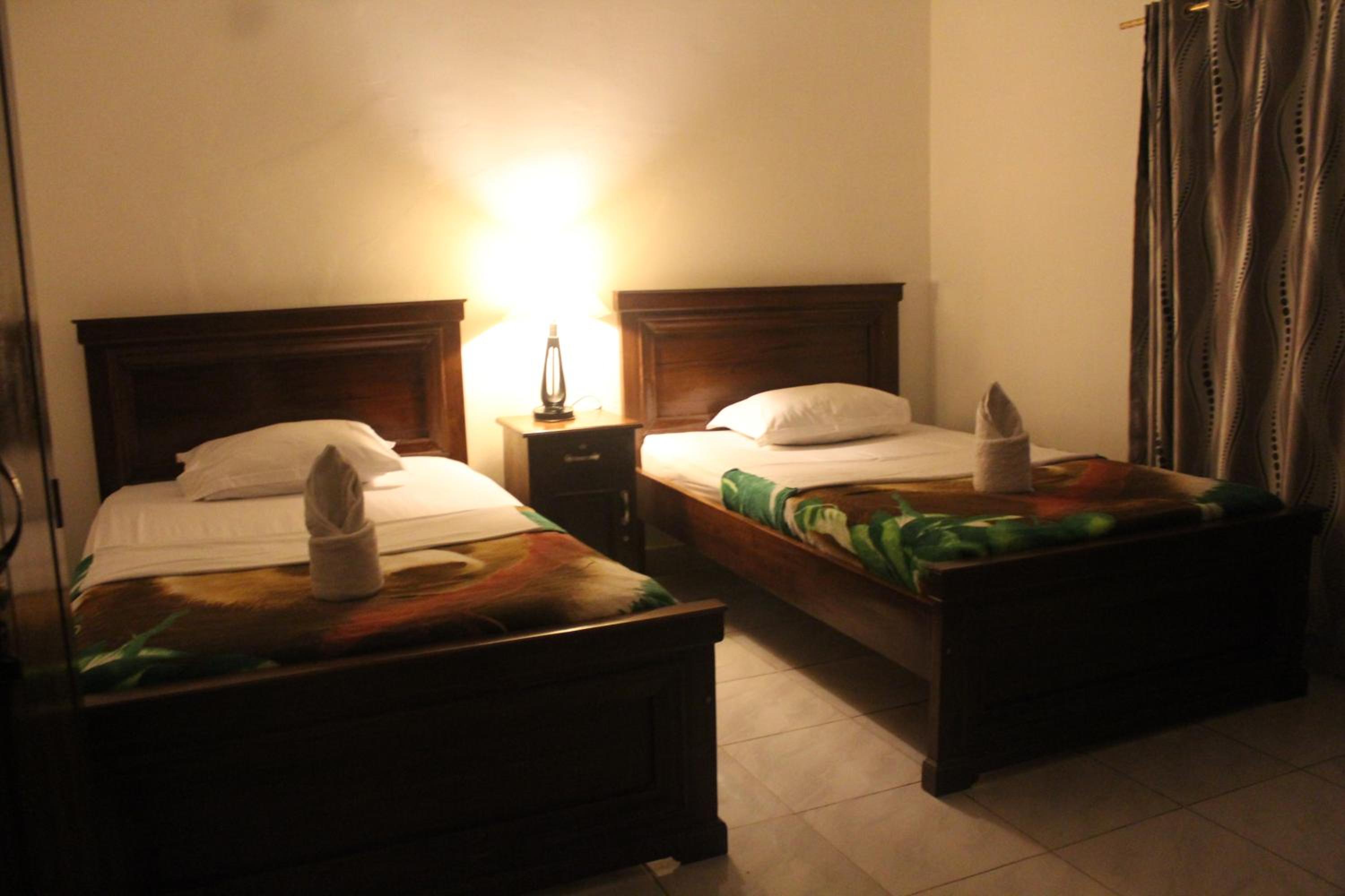 Standard Twin Room - Photo 3