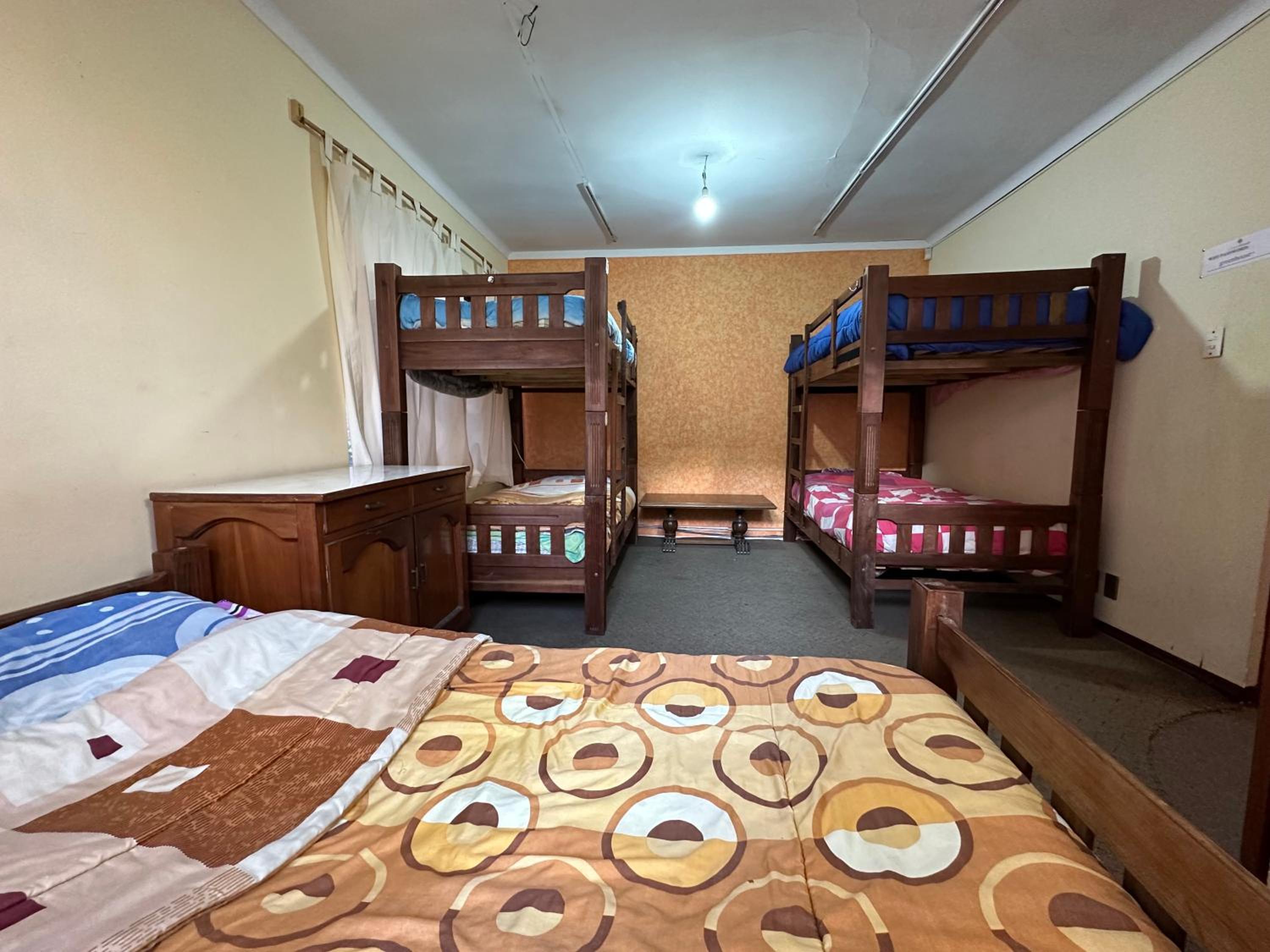 Bed in 6-Bed Mixed Dormitory Room photo 3