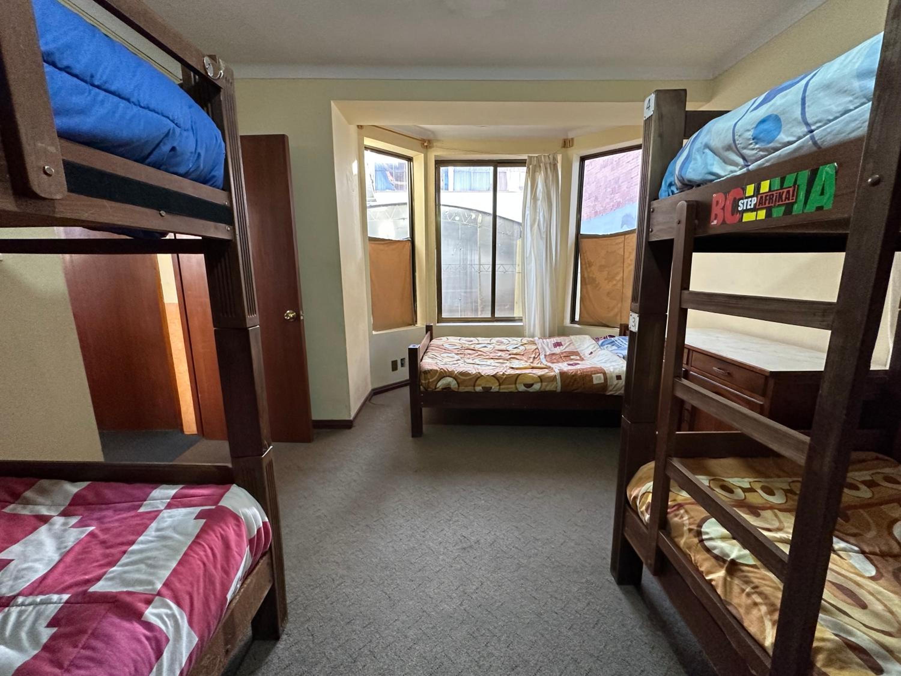 Bed in 6-Bed Mixed Dormitory Room photo 2