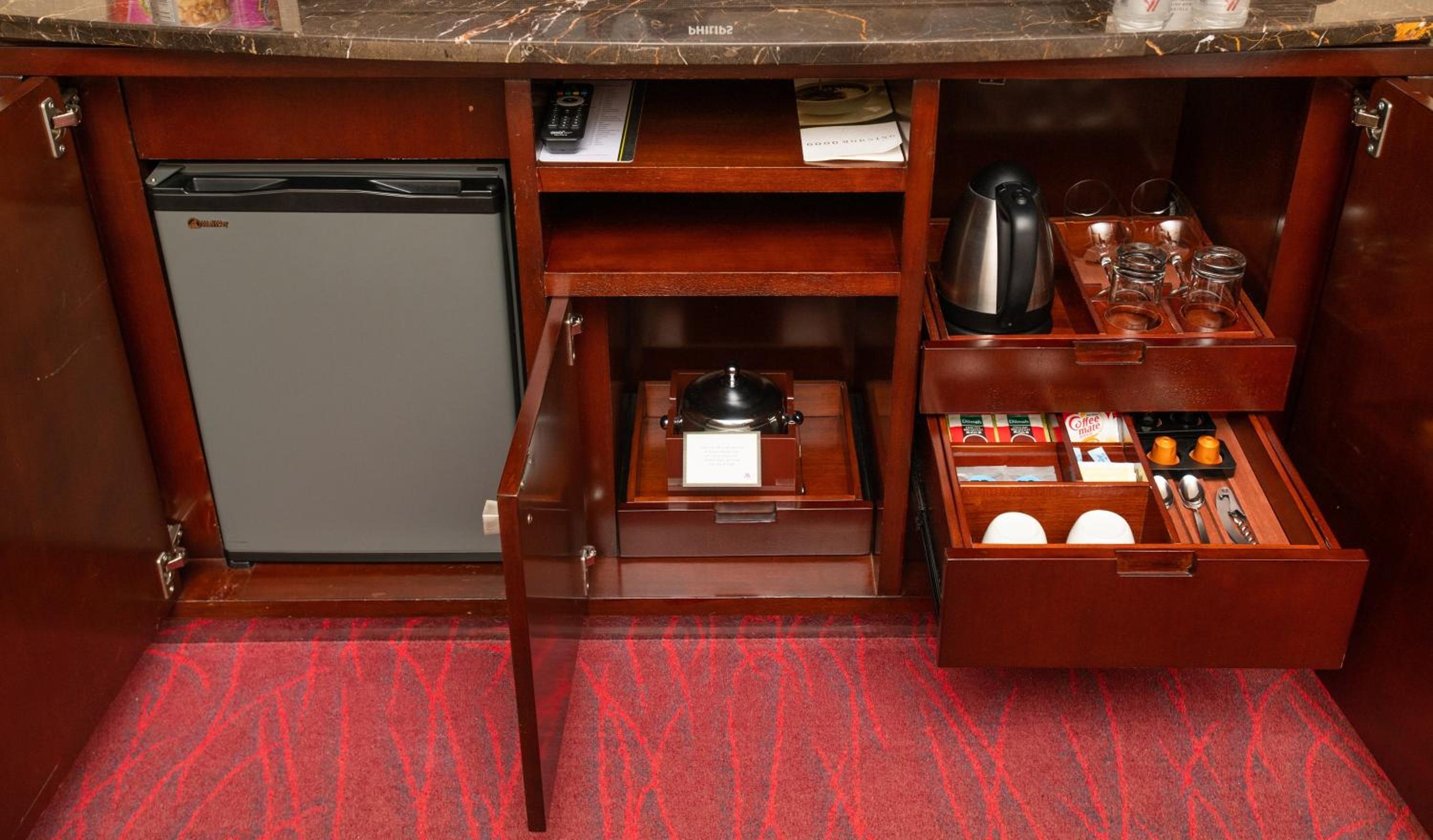 Executive Suite, Executive lounge access, 1 King, City view - Photo 2