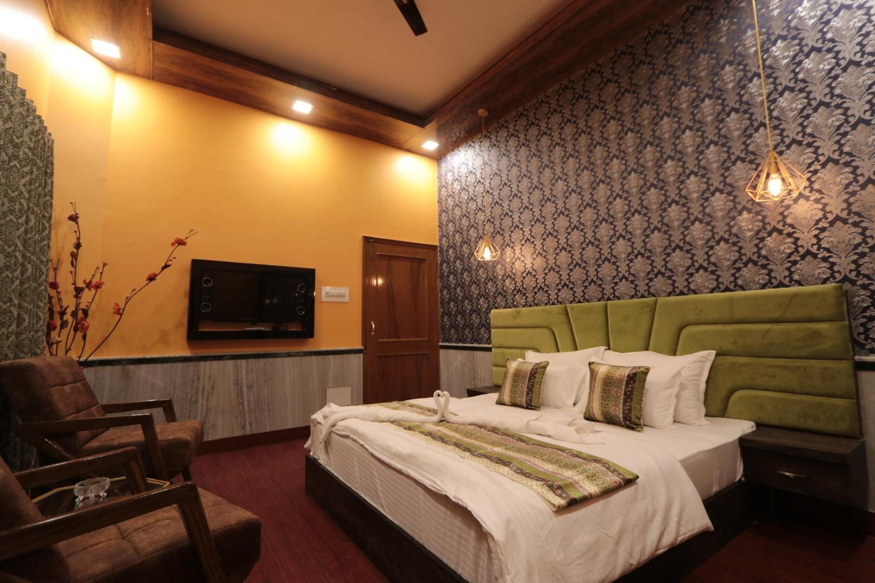 Economy Triple Room photo 1