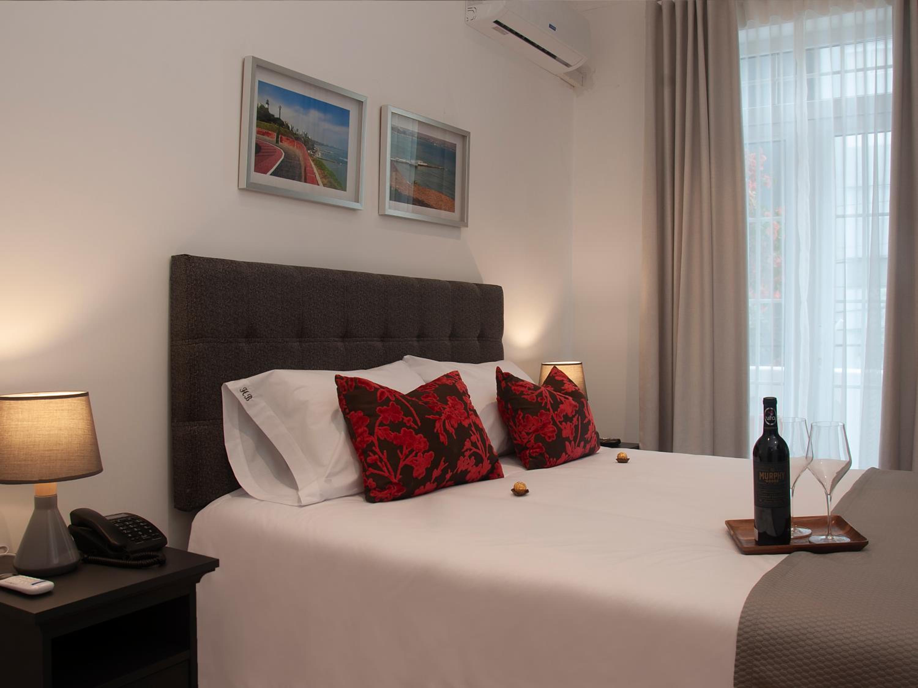 Deluxe King Room - Photo 5