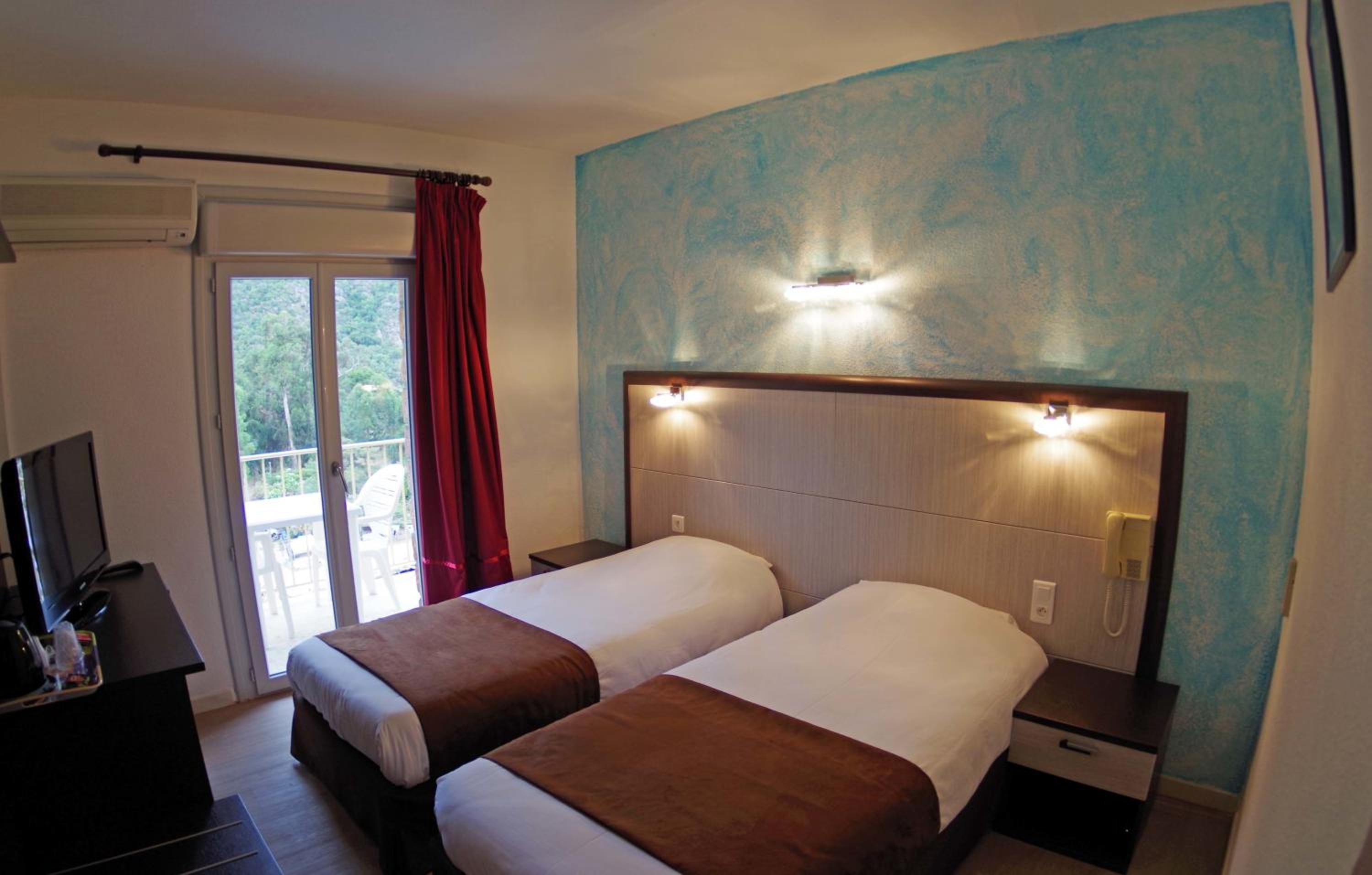 Twin Room - Sea View photo 2