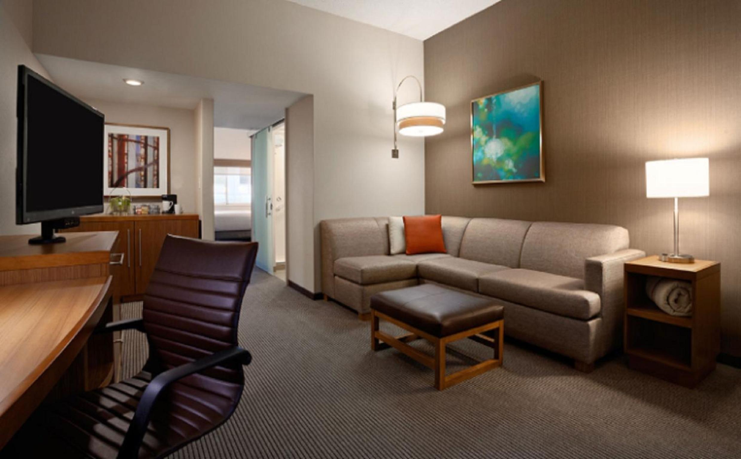 King Room with Sofa Bed - High Floor - Photo 4