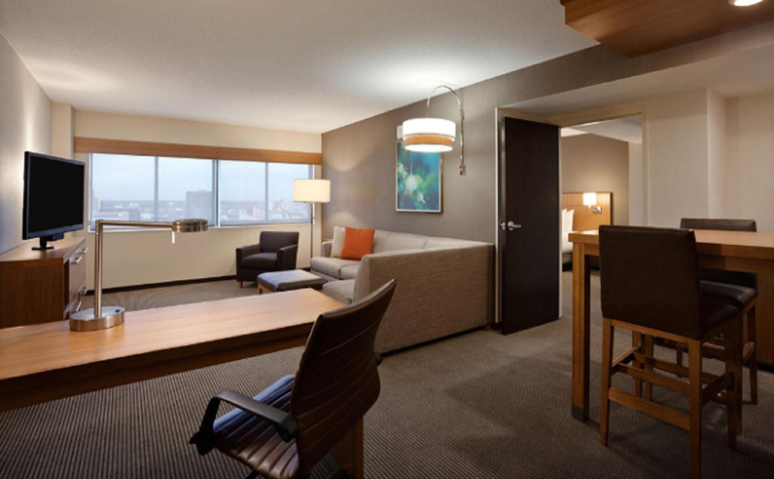 One-Bedroom King Suite with Sofa Bed - Photo 4