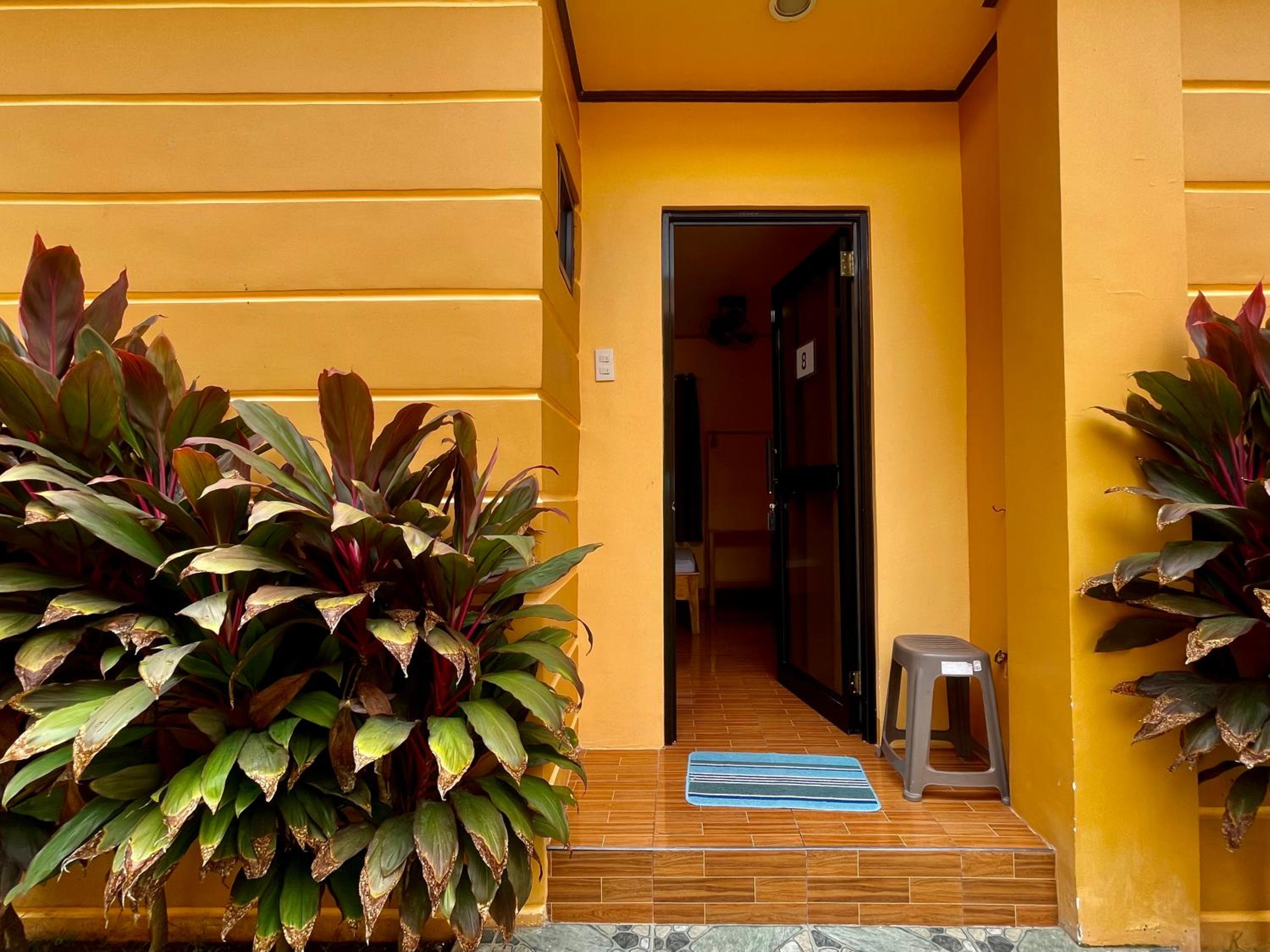 Double Room with Private Bathroom - Photo 4