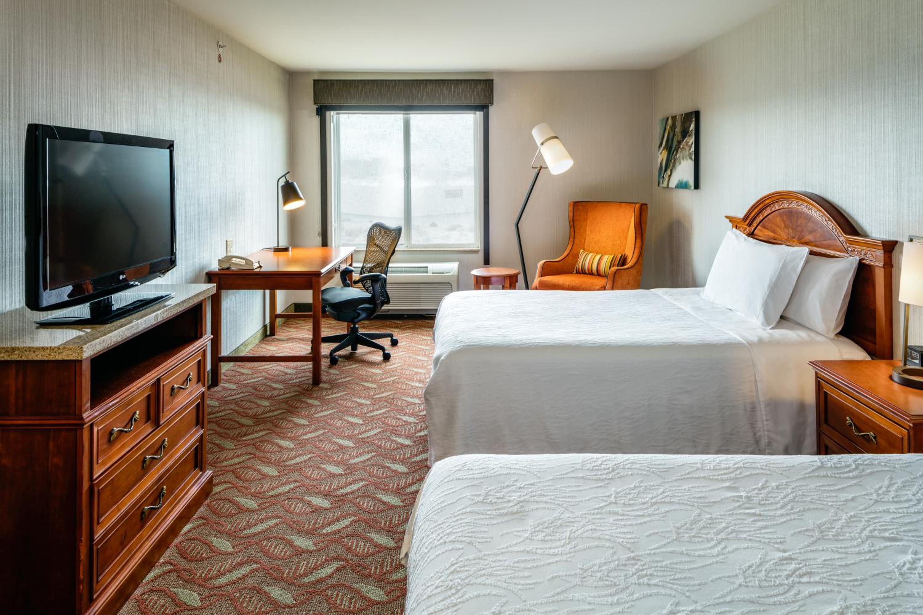 Queen Room with Two Queen Beds - Photo 3