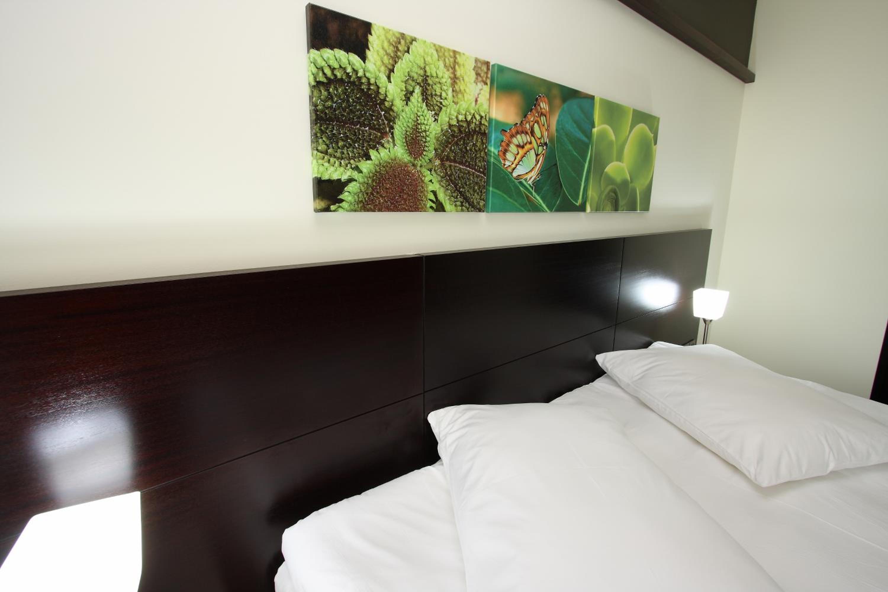 Junior Suite with Balcony - Photo 7