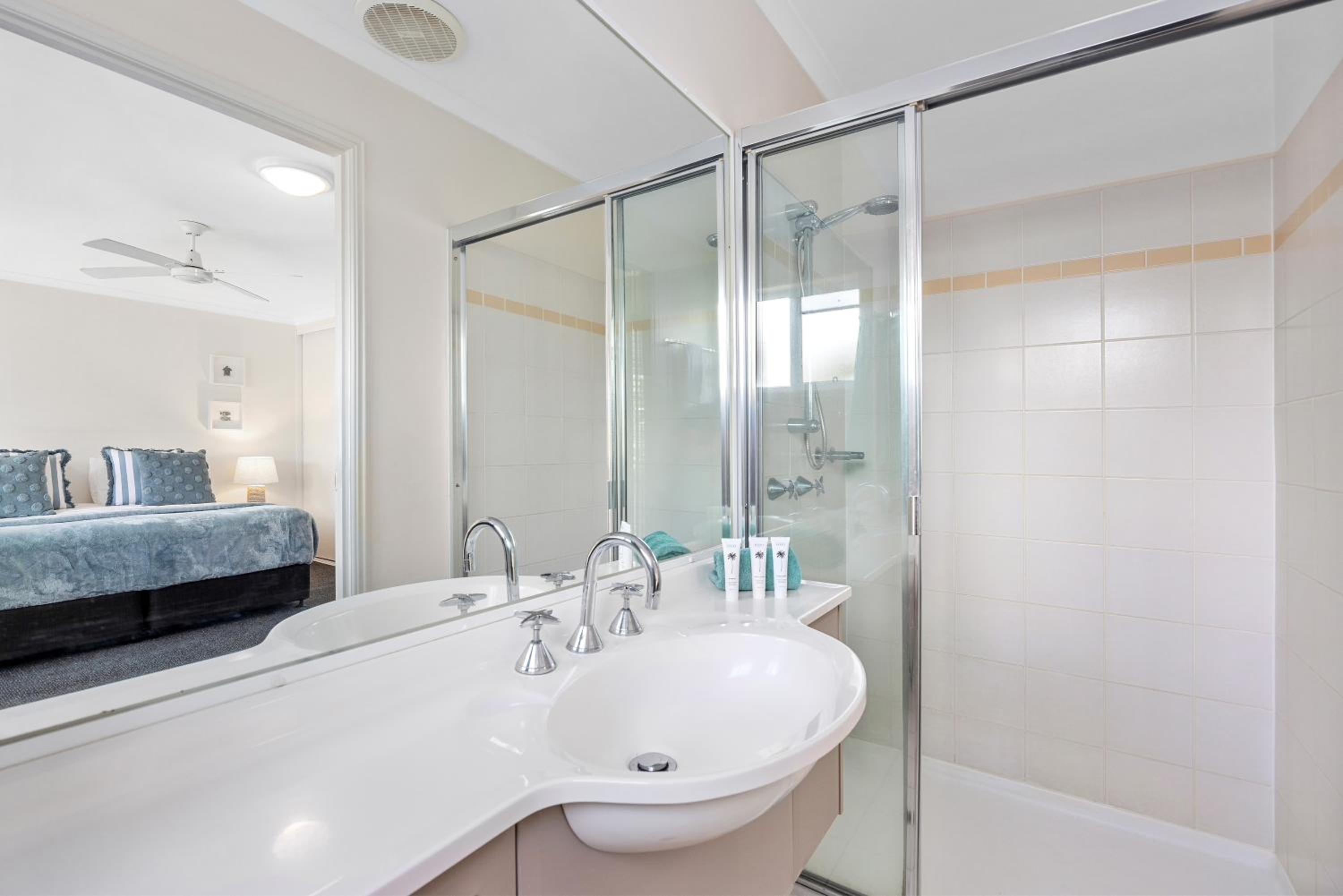 Three-Bedroom Apartment with Balcony photo 2