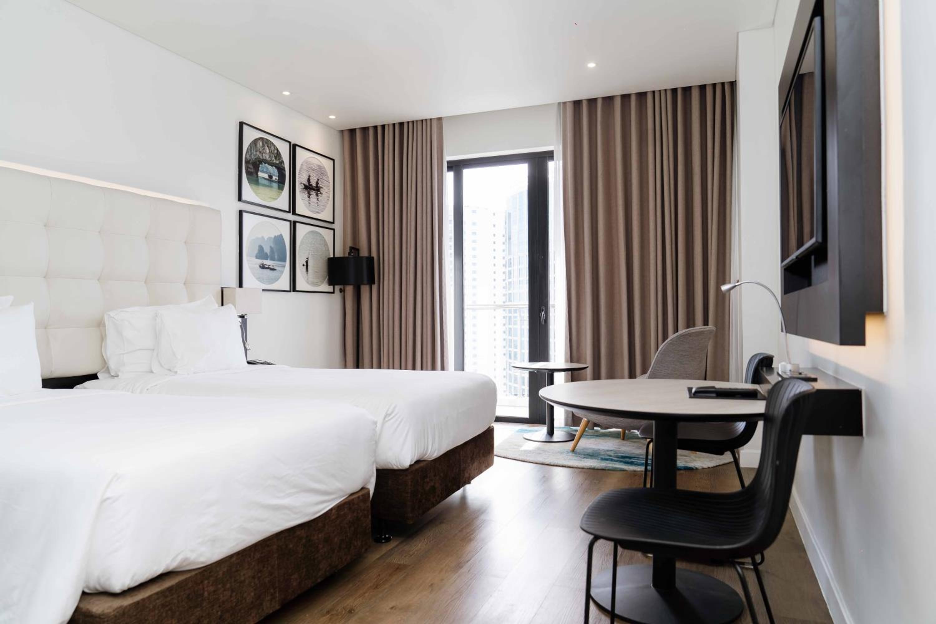 Deluxe Twin Room with Panoramic View - Non-Smoking - Photo 1
