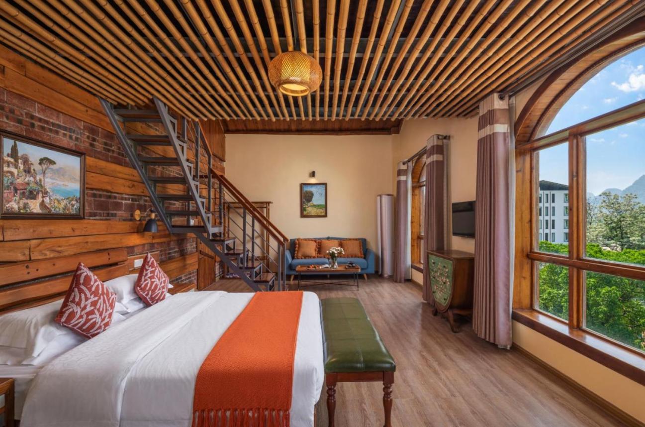 Deluxe Loft Suite with Balcony photo 1