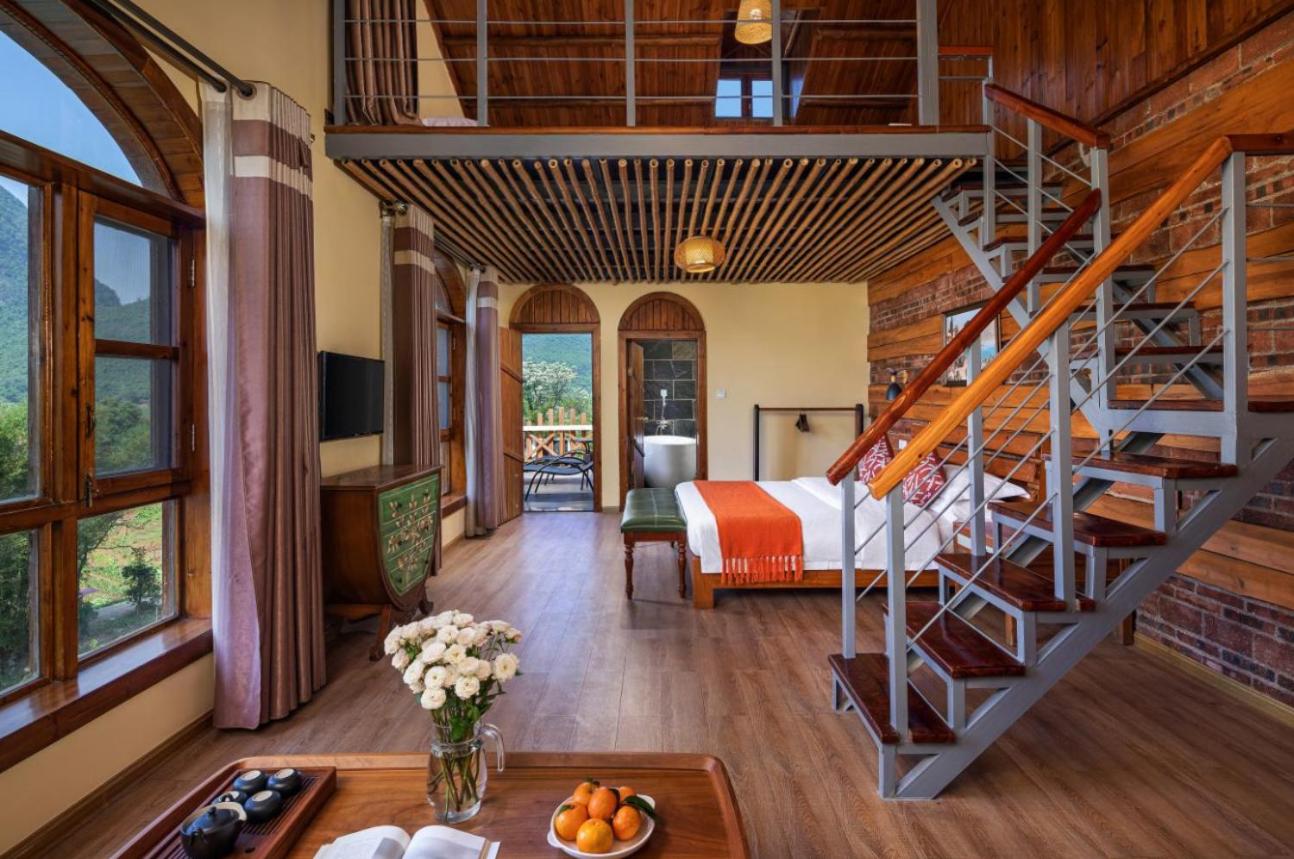 Deluxe Loft Suite with Balcony photo 2