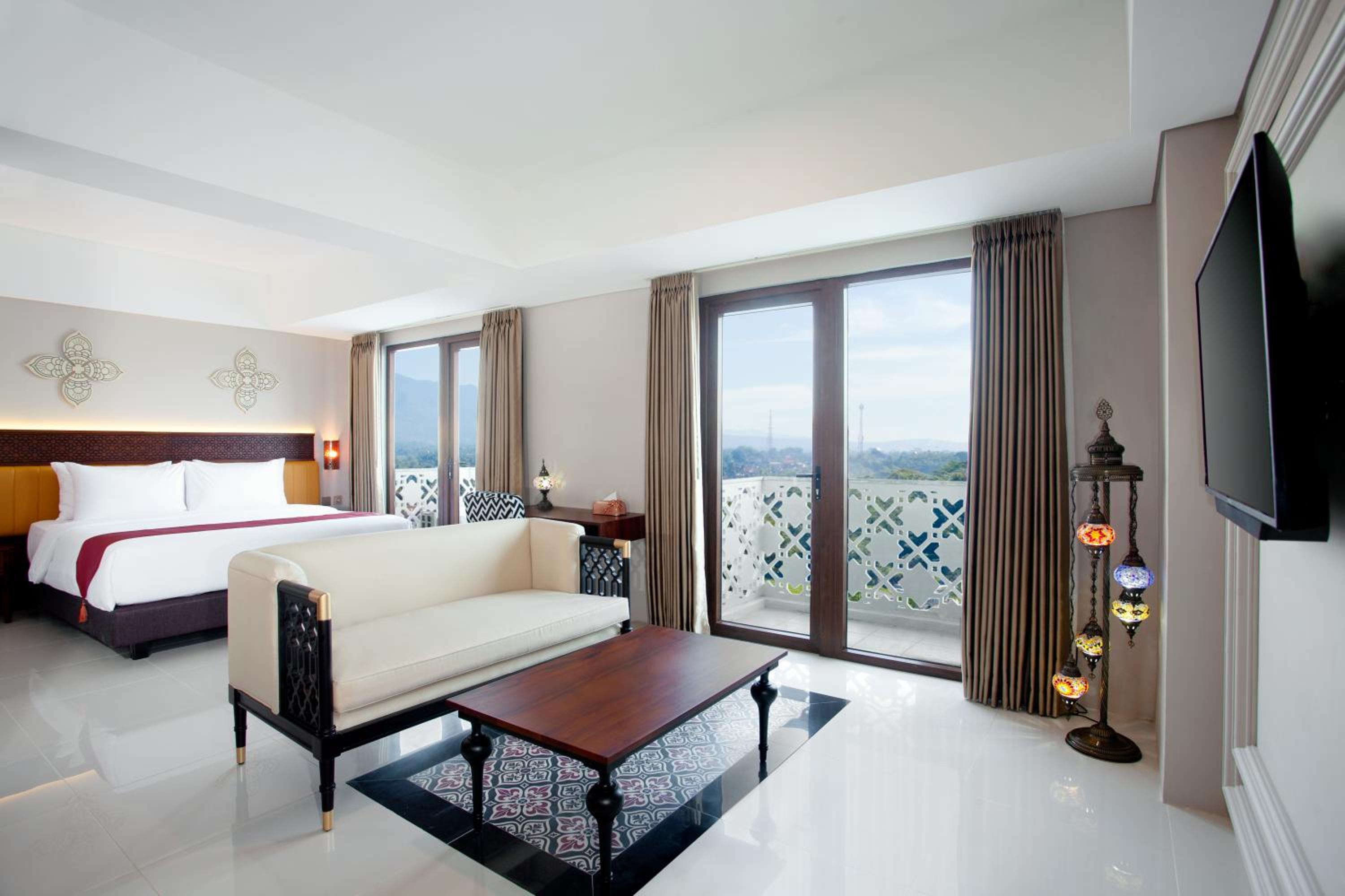 Junior Suite with Double Bed - Photo 2