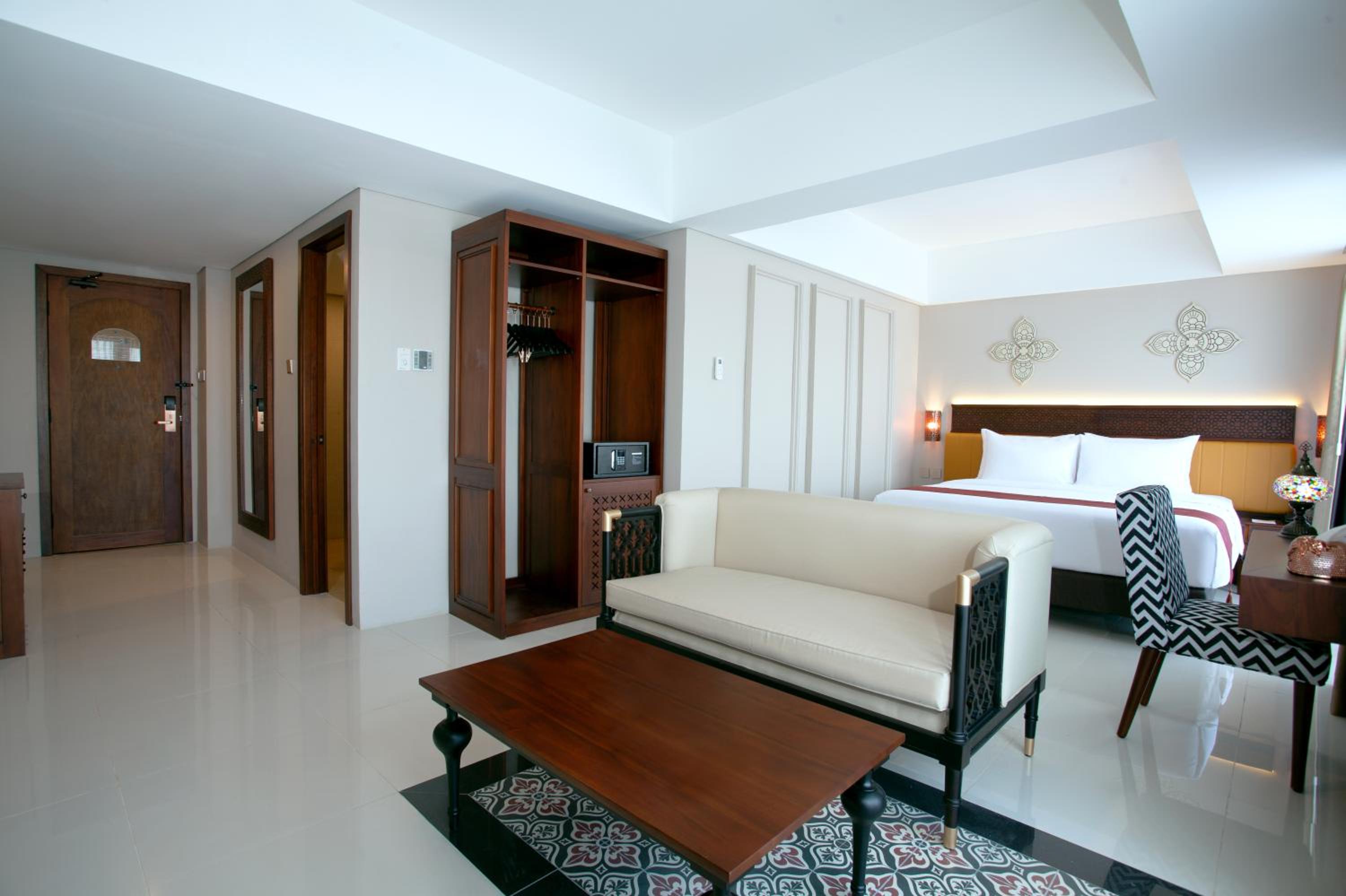 Junior Suite with Double Bed - Photo 3