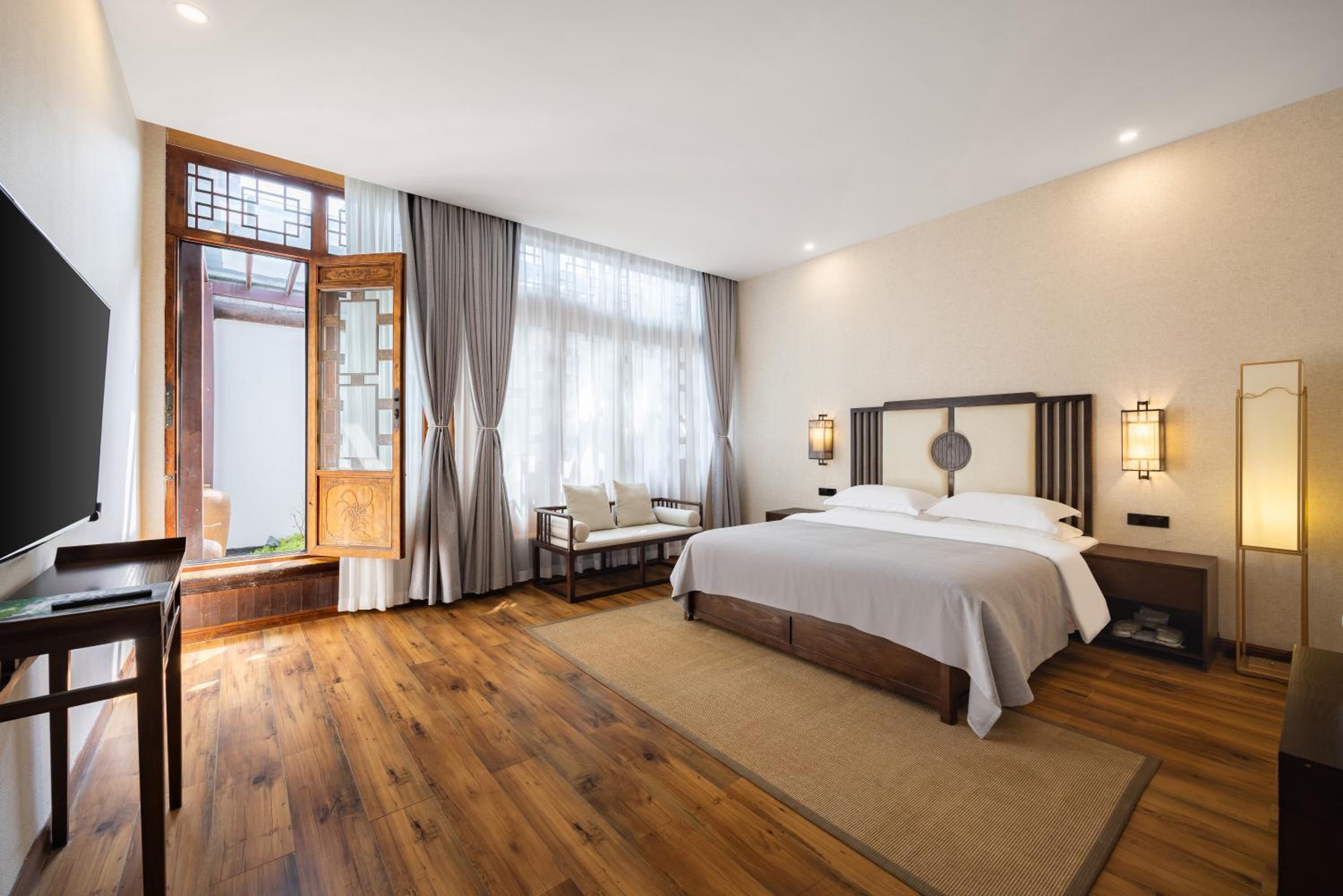 Garden Suite with Ancient city wall view and Tea House