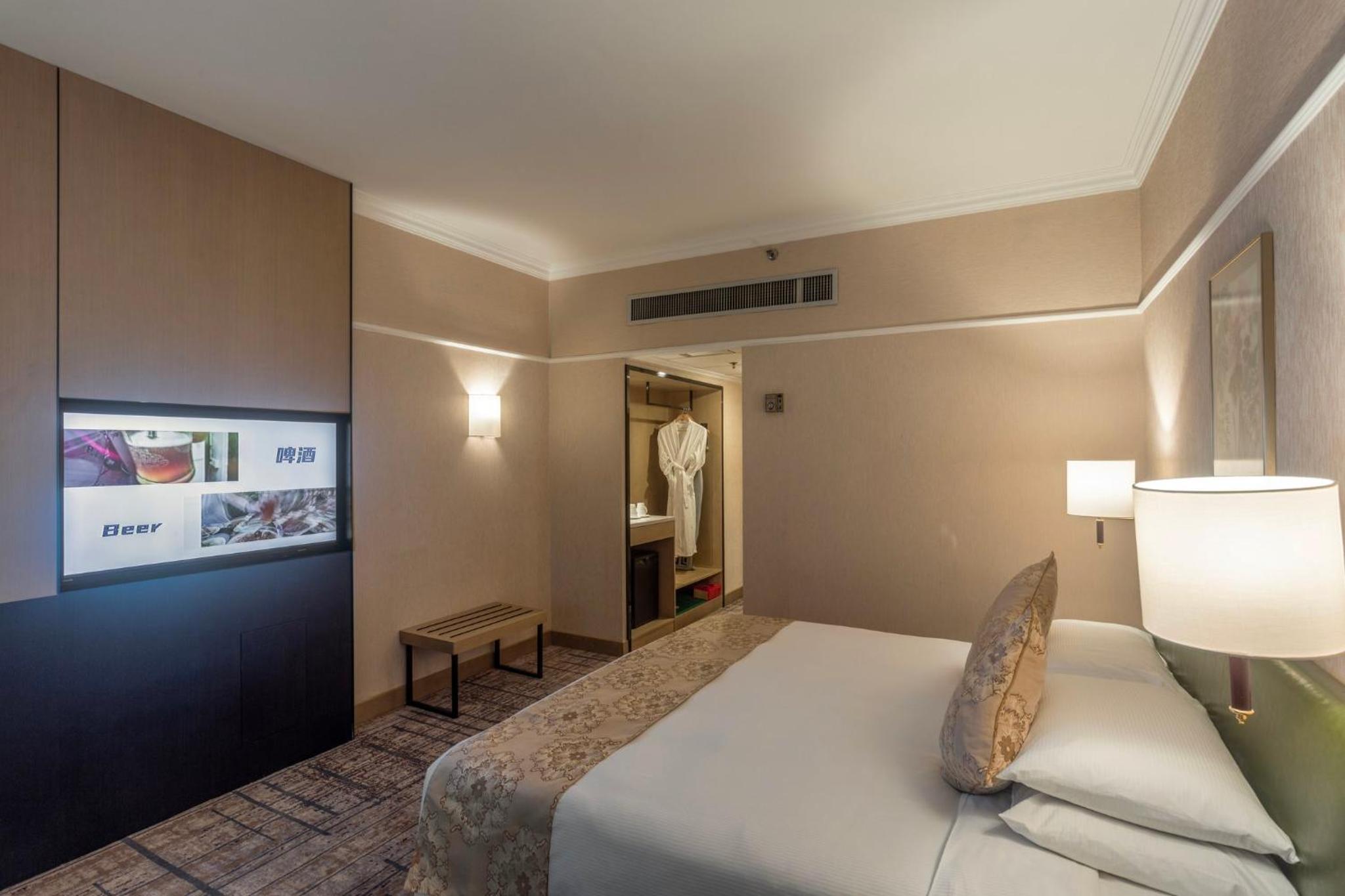 Standard King Room with Garden View - Photo 5