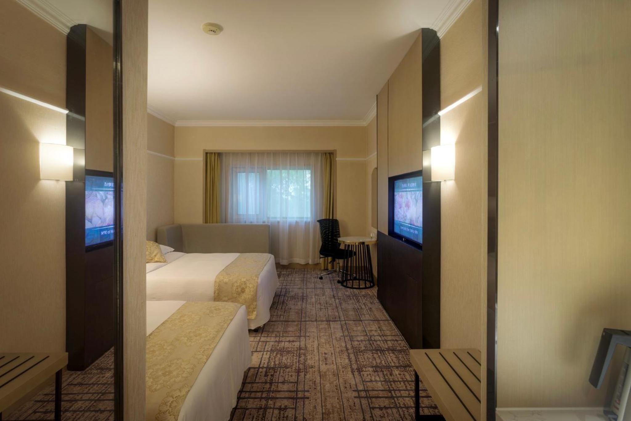 Standard Double Room with Two Double Beds and Garden View - Photo 1