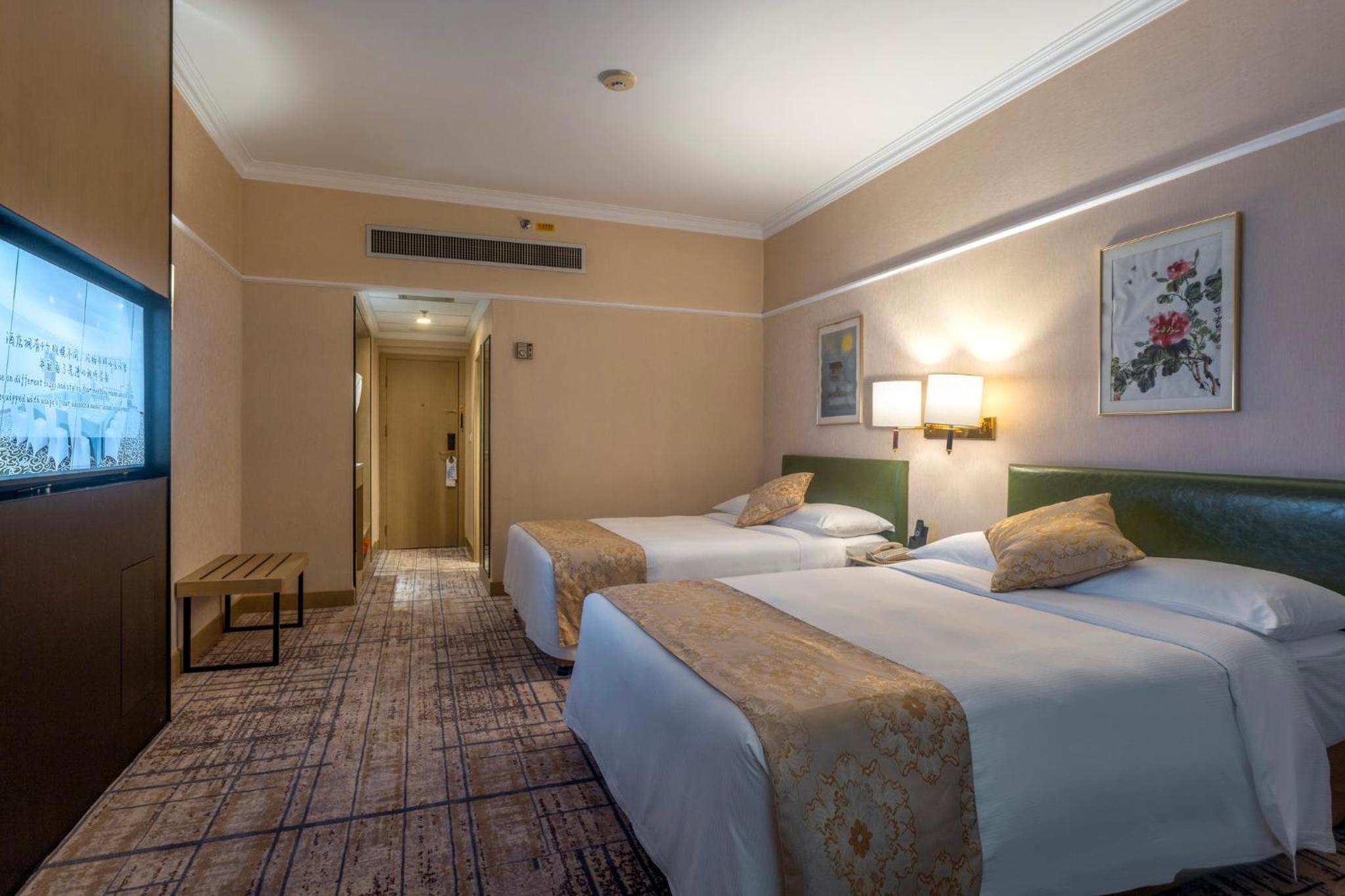 Standard Double Room with Two Double Beds and Garden View - Photo 3