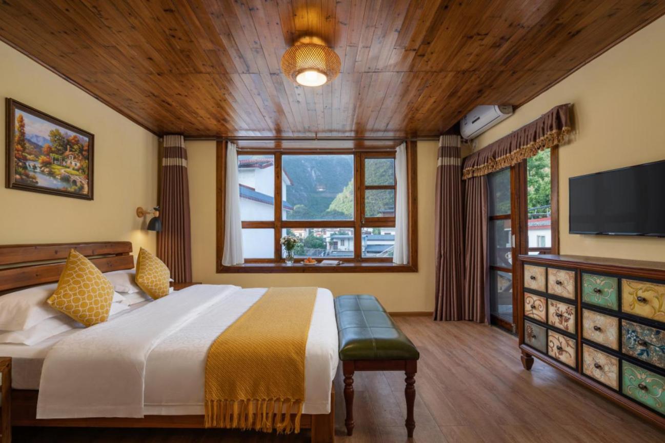 Queen Room with Balcony photo 1