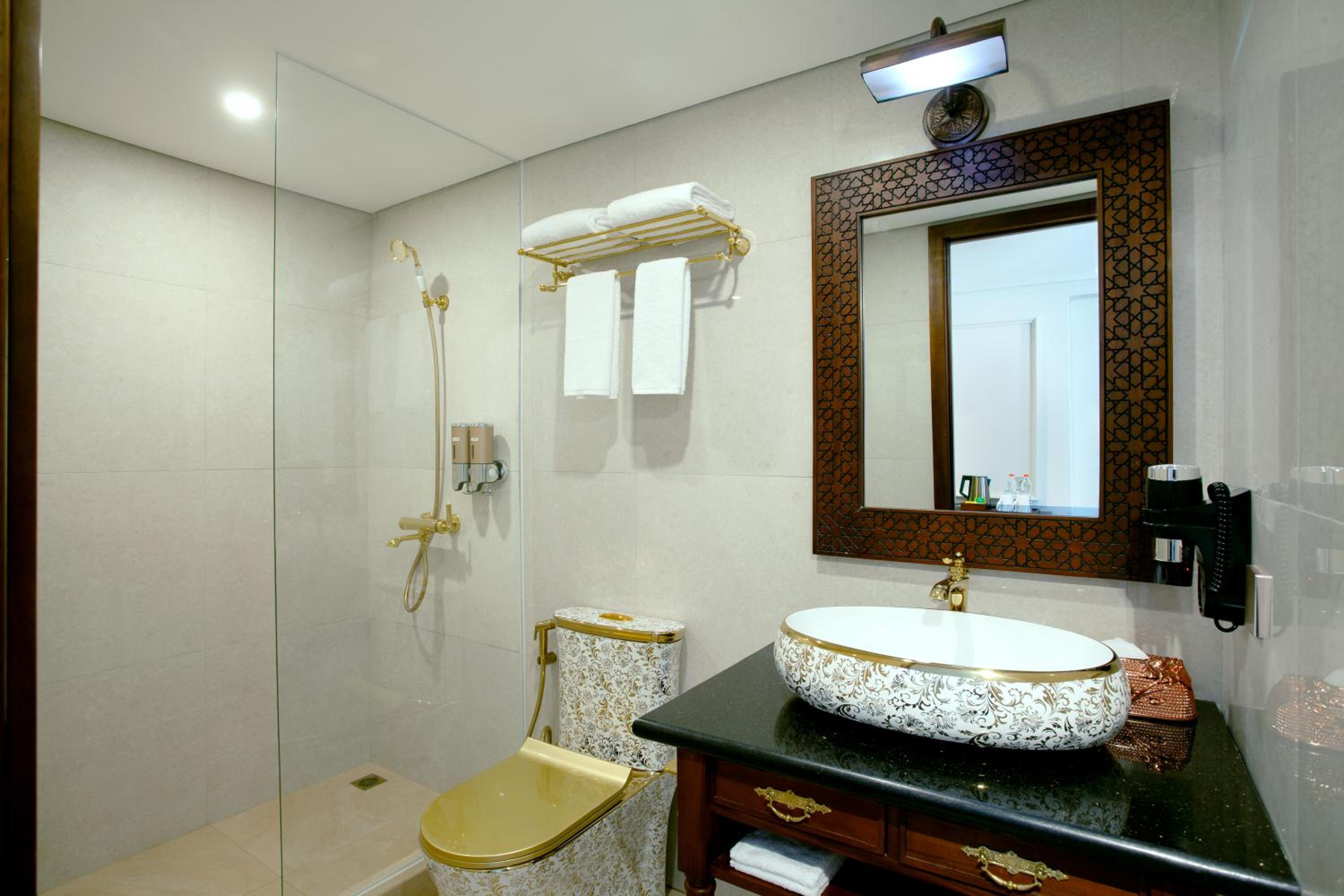 Junior Suite with Double Bed - Photo 4