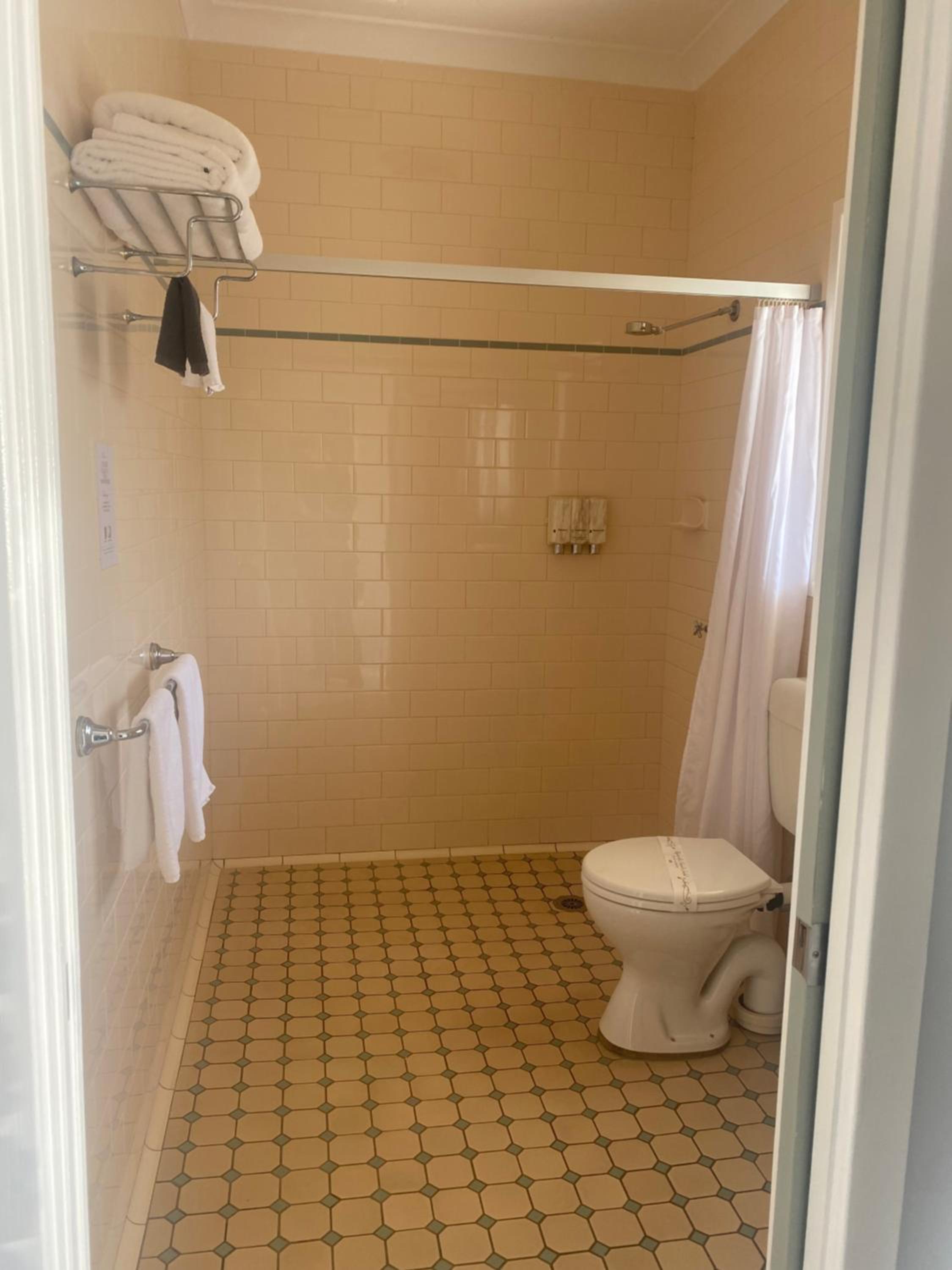 Budget Double Room - Photo 4