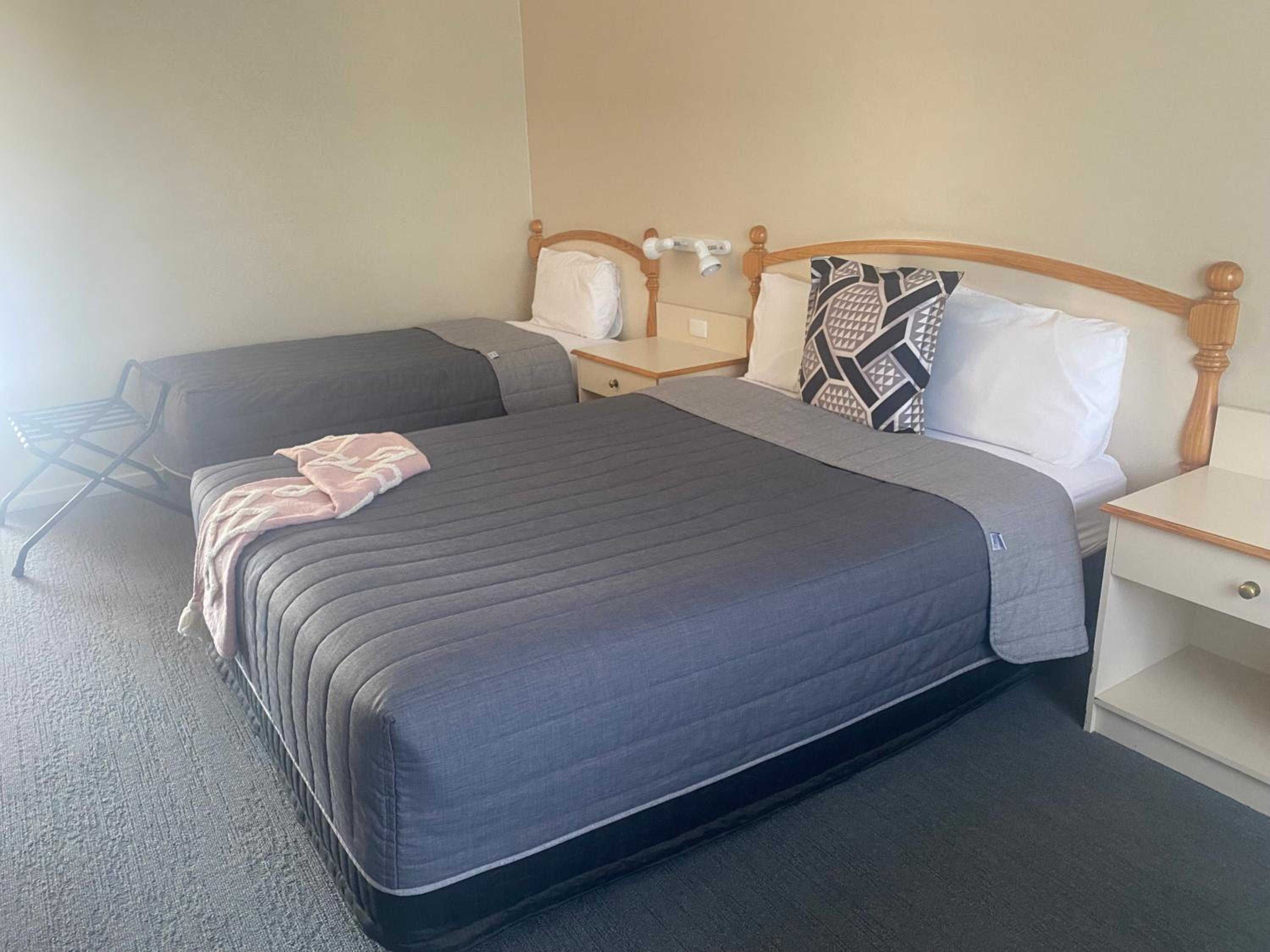 Standard Triple Room - Photo 4