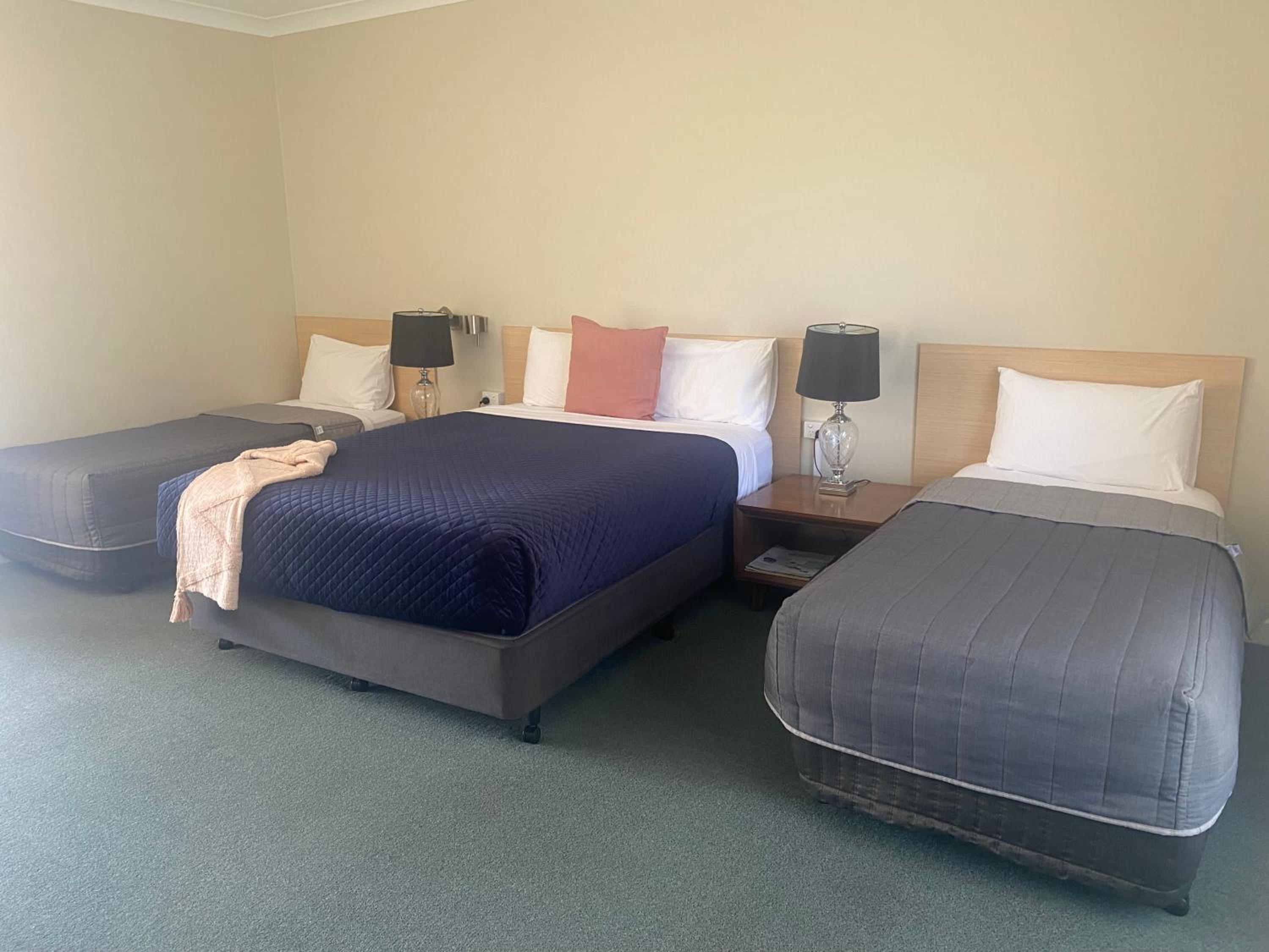 Deluxe Quadruple Room - Photo 4