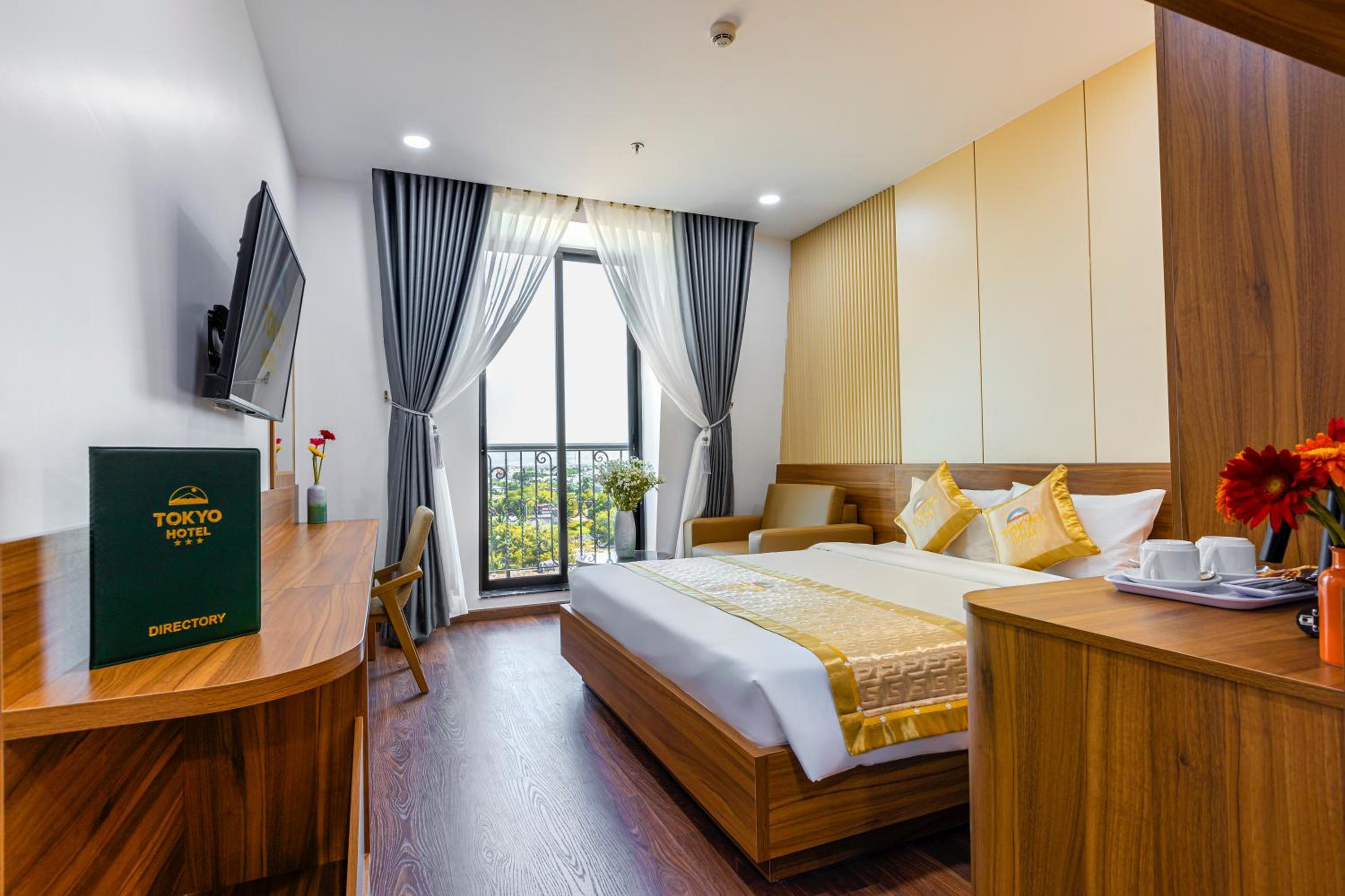 Deluxe King Room - Photo 9