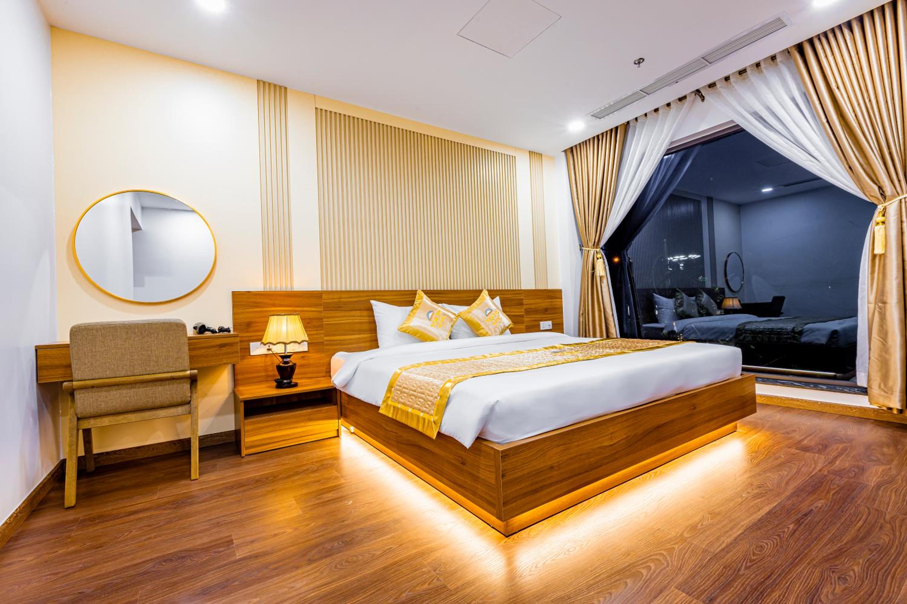 Executive Suite - Photo 5