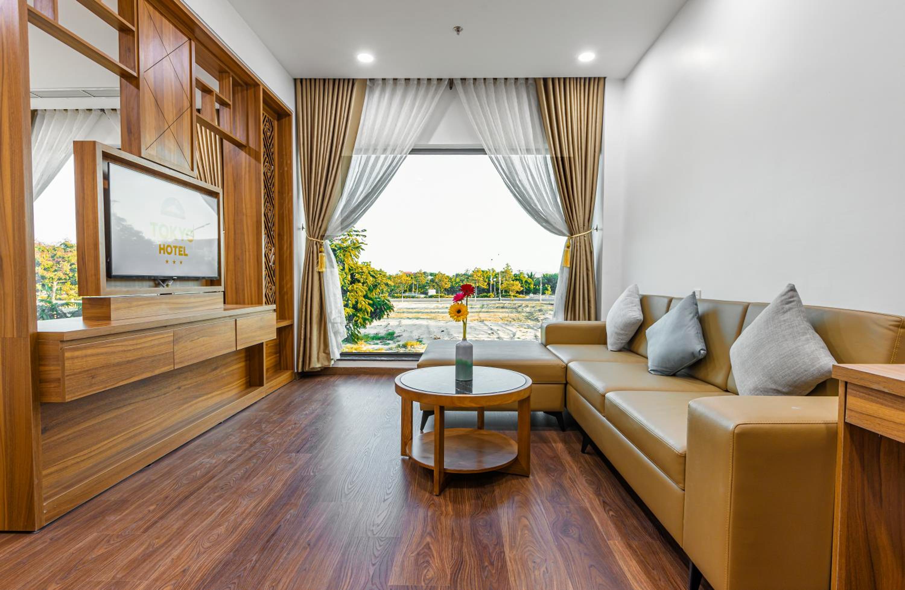 Executive Suite - Photo 6