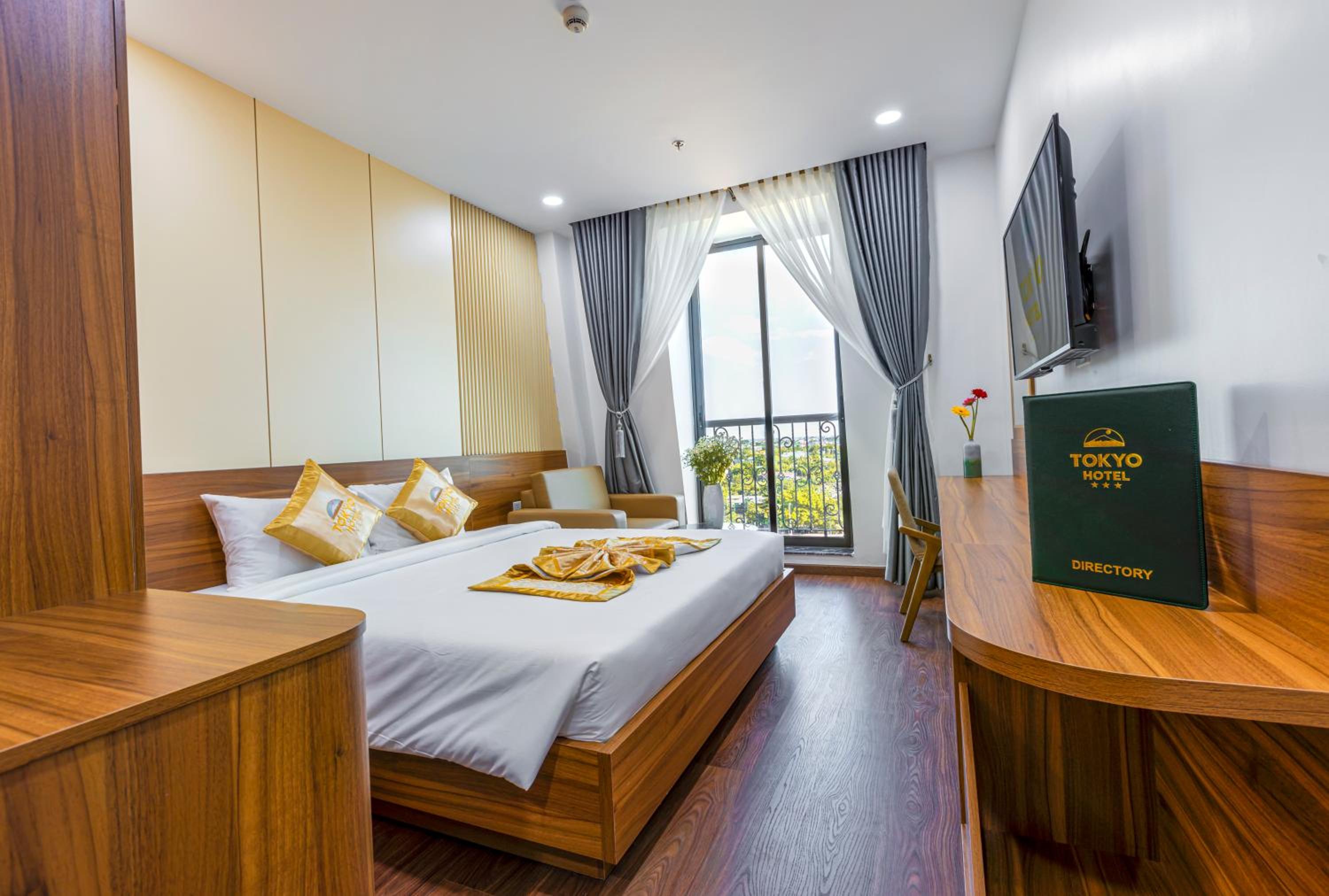 Deluxe King Room - Photo 8
