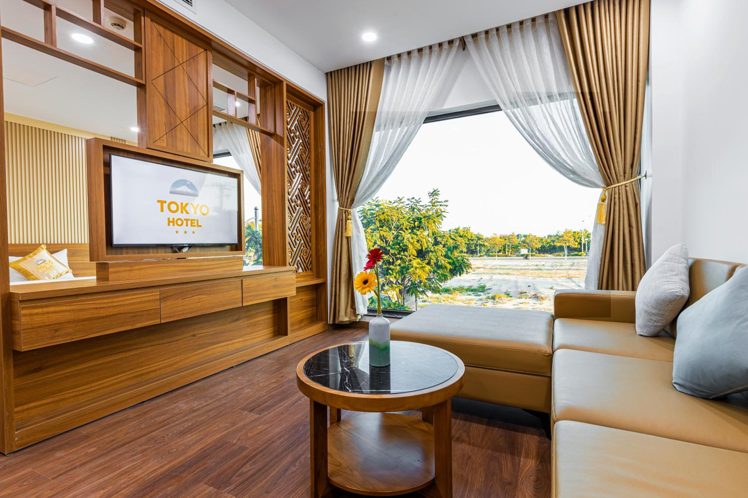 Executive Suite - Photo 3