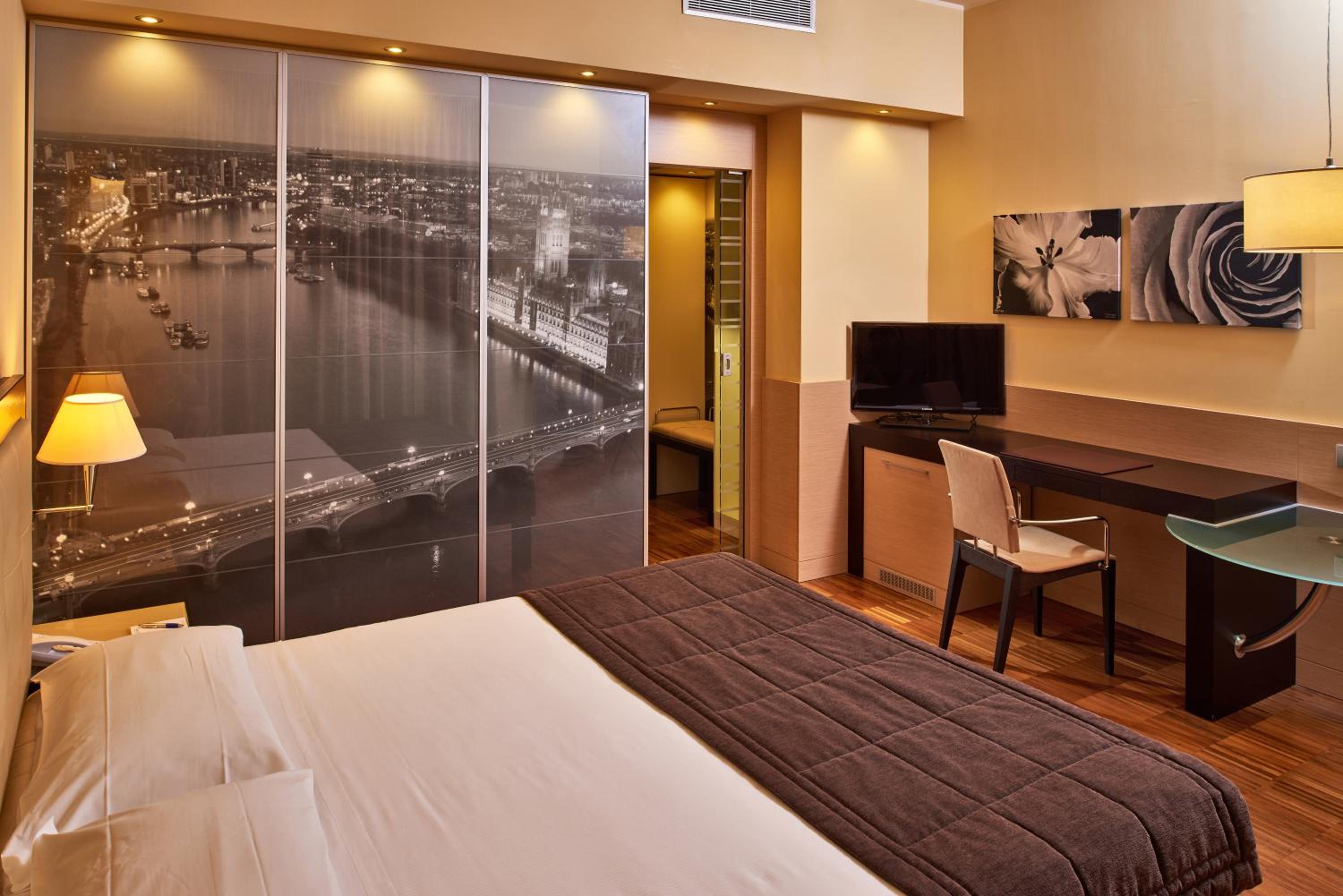 Double or Twin Room - Disability Access photo 2