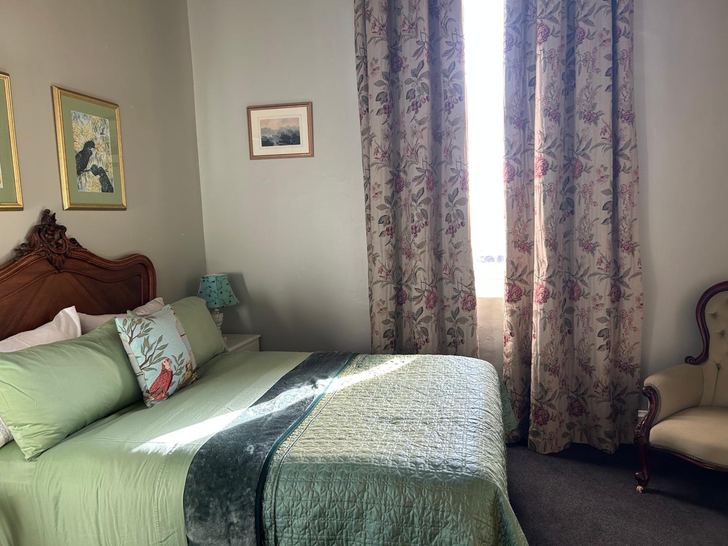 Deluxe Double Room with Bath photo 3