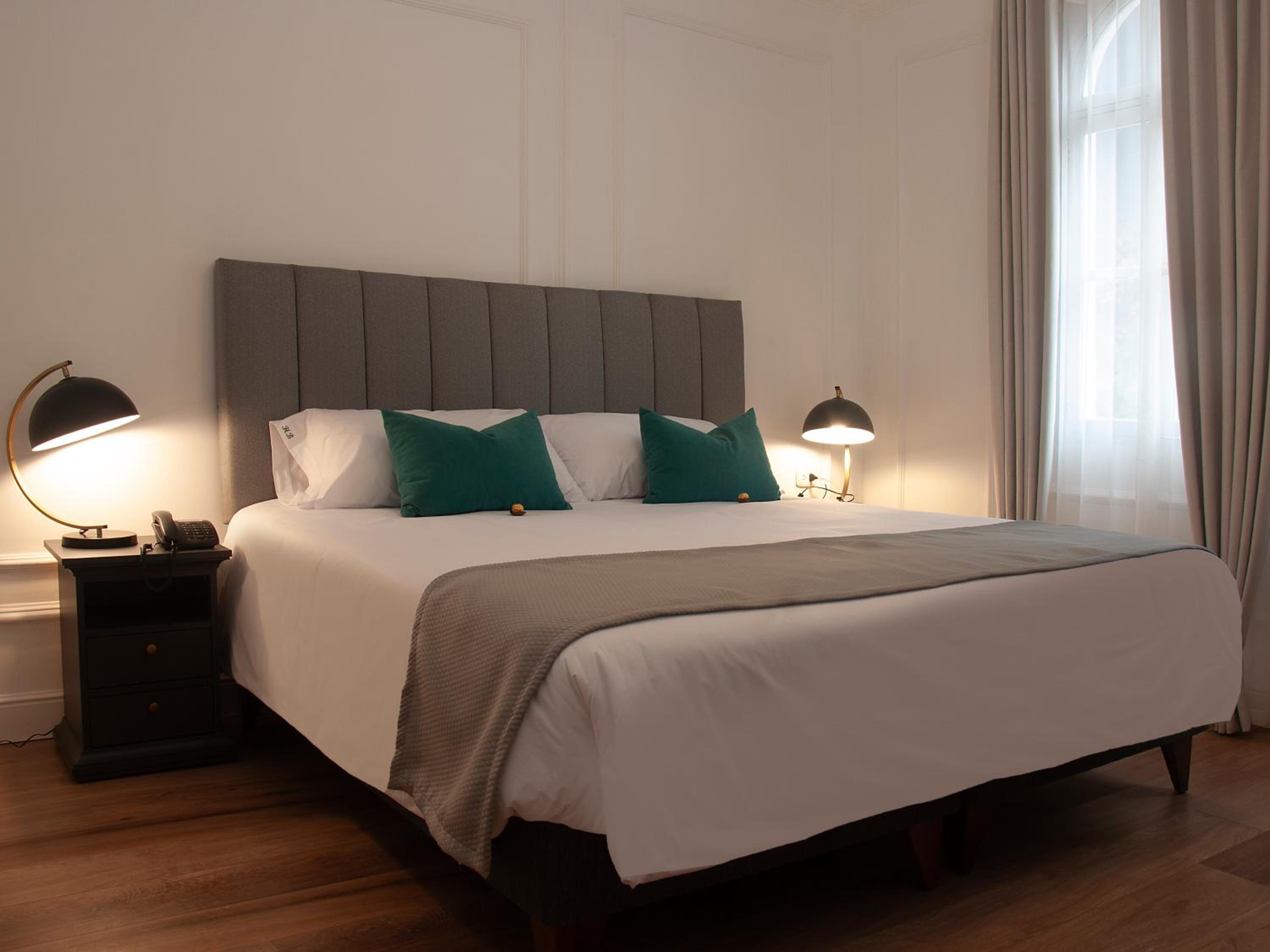 Deluxe King Room - Photo 3