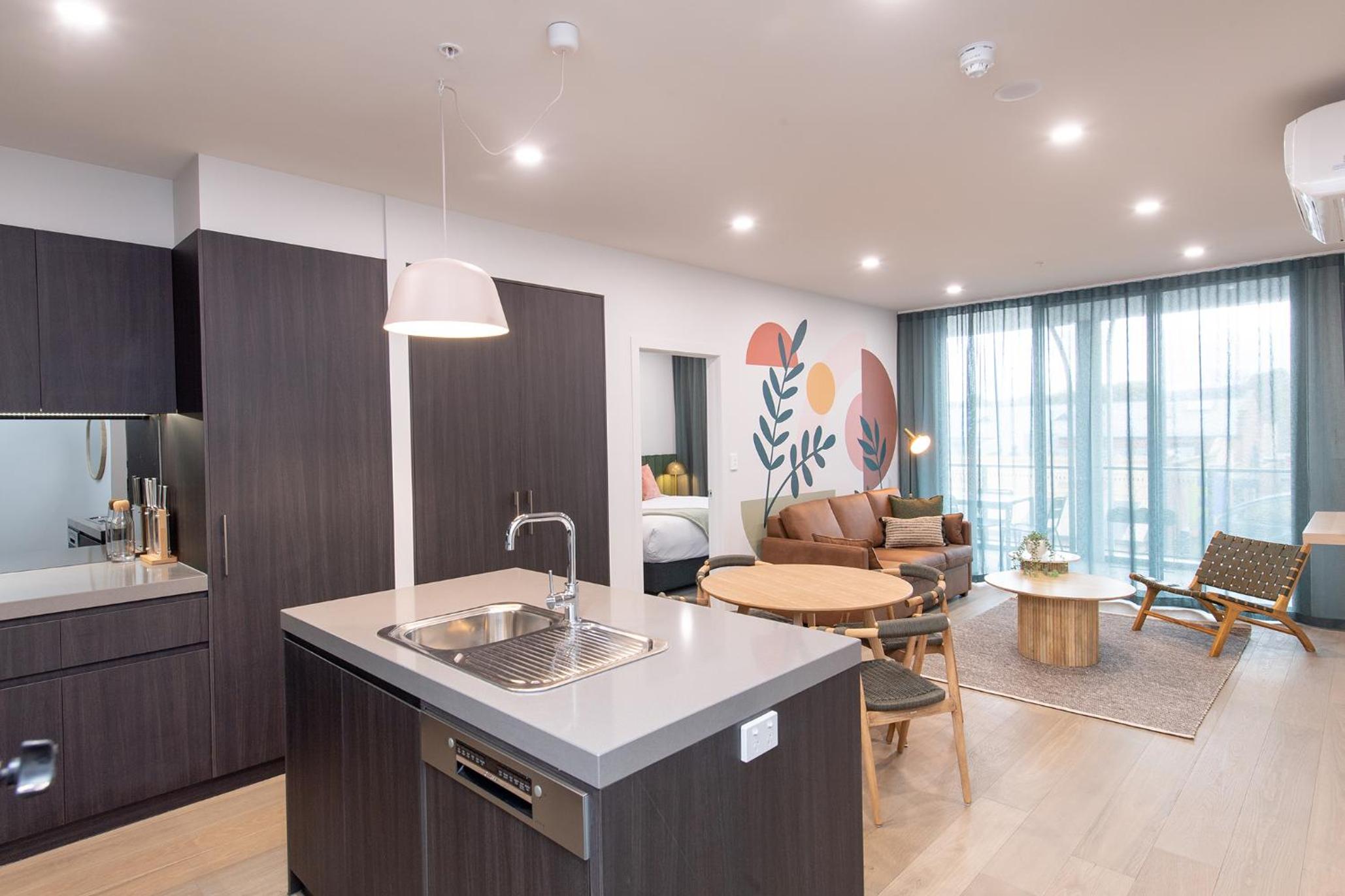 Superior 2 Bedroom Apartment thumbnail 6