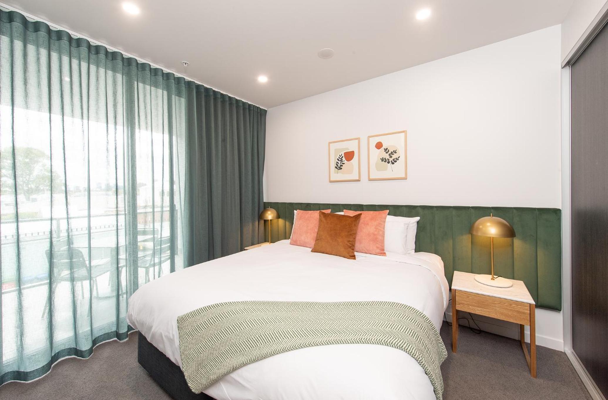 Deluxe 2 Bedroom Apartment thumbnail 5