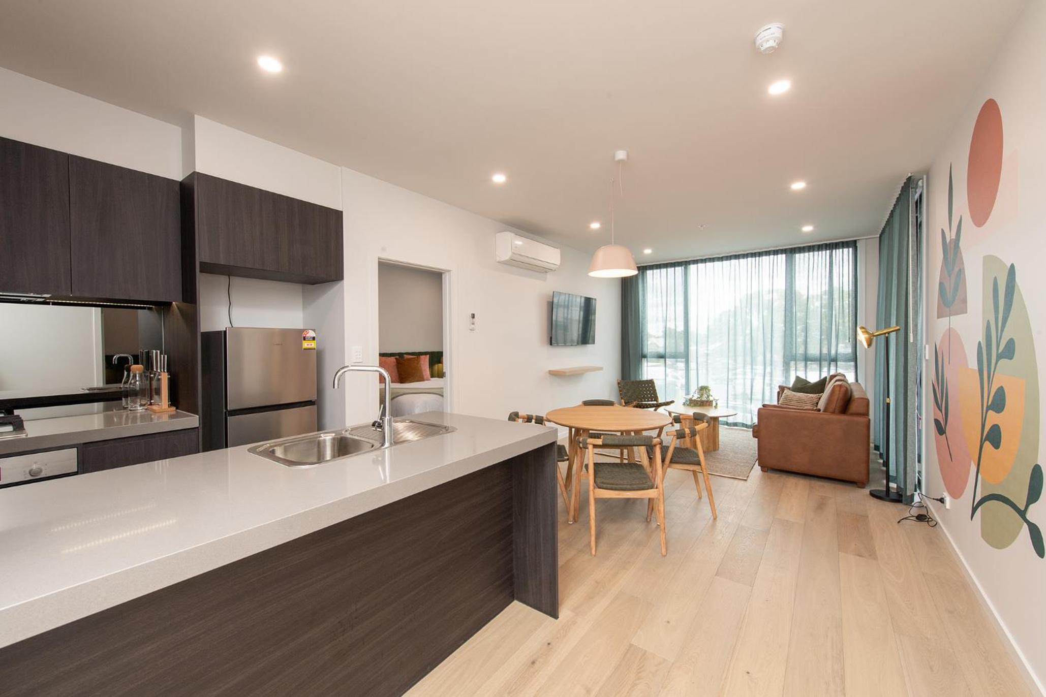 Deluxe 2 Bedroom Apartment thumbnail 6