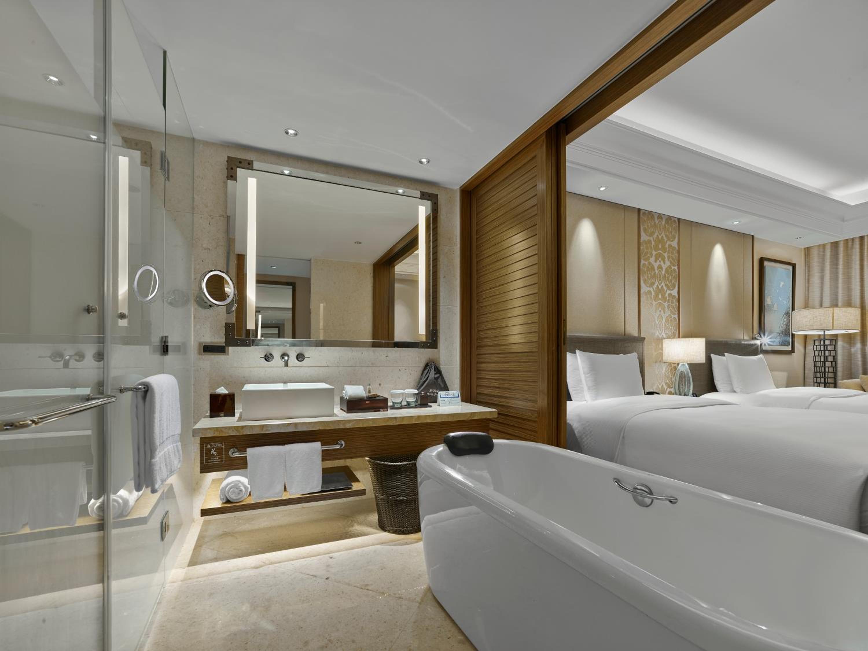 Central Sea View Twin Room photo 3