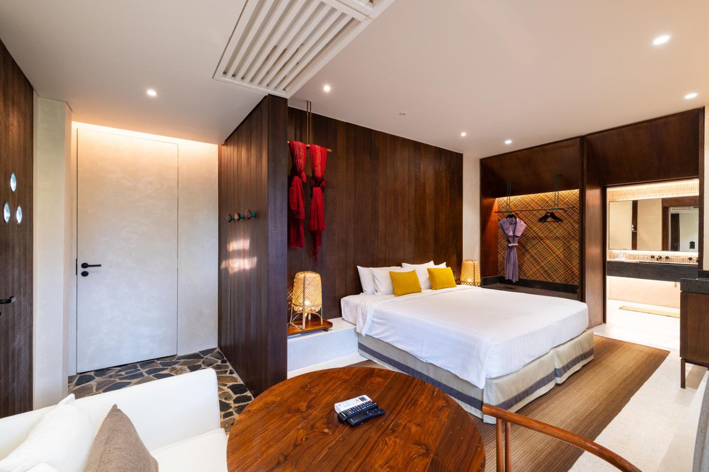 LUX Suite with Unlimited Free 24-Hour Water Shuttle Service