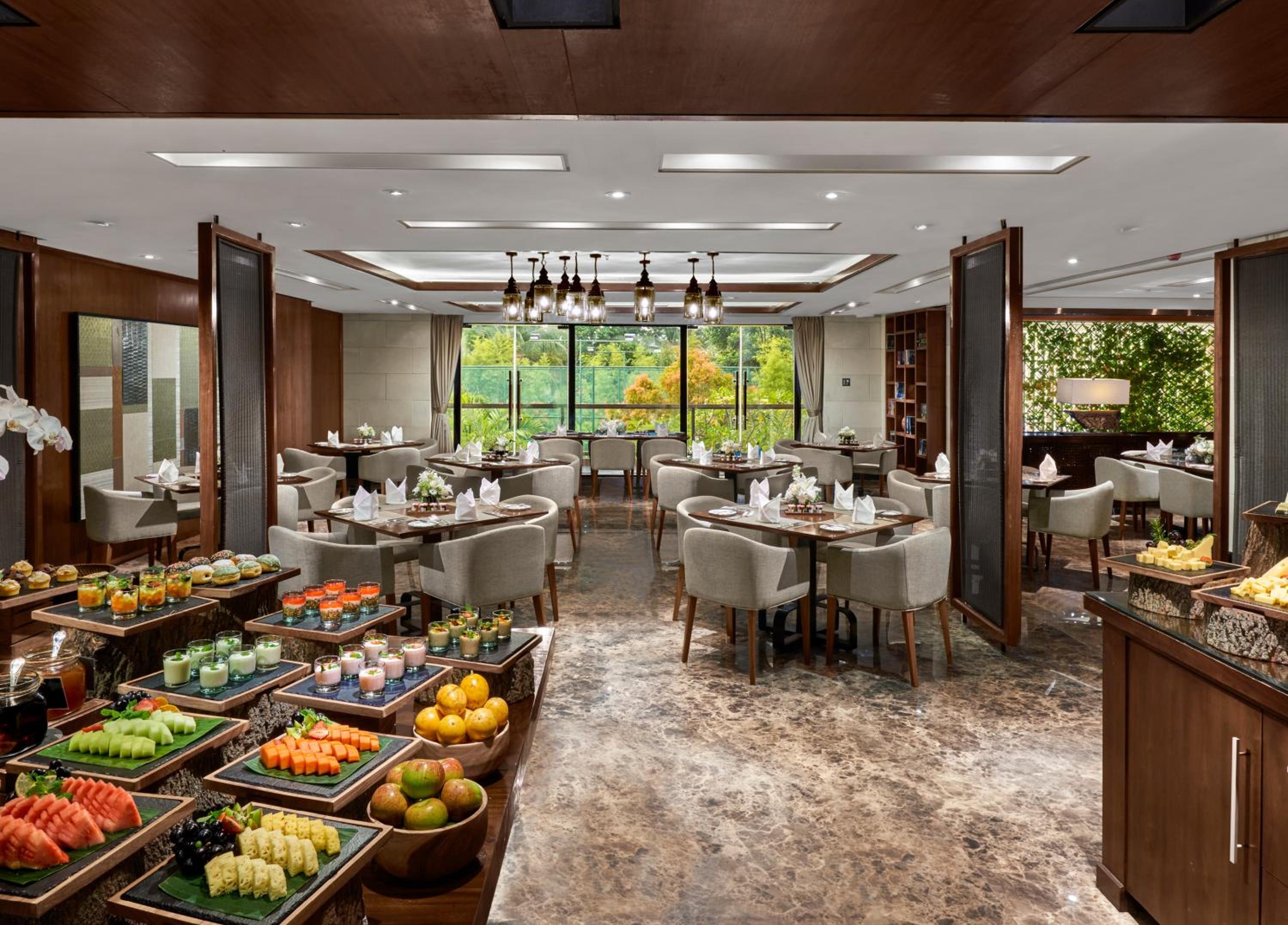 Luxury  King Club Millésime Room with Pool Access - Photo 2