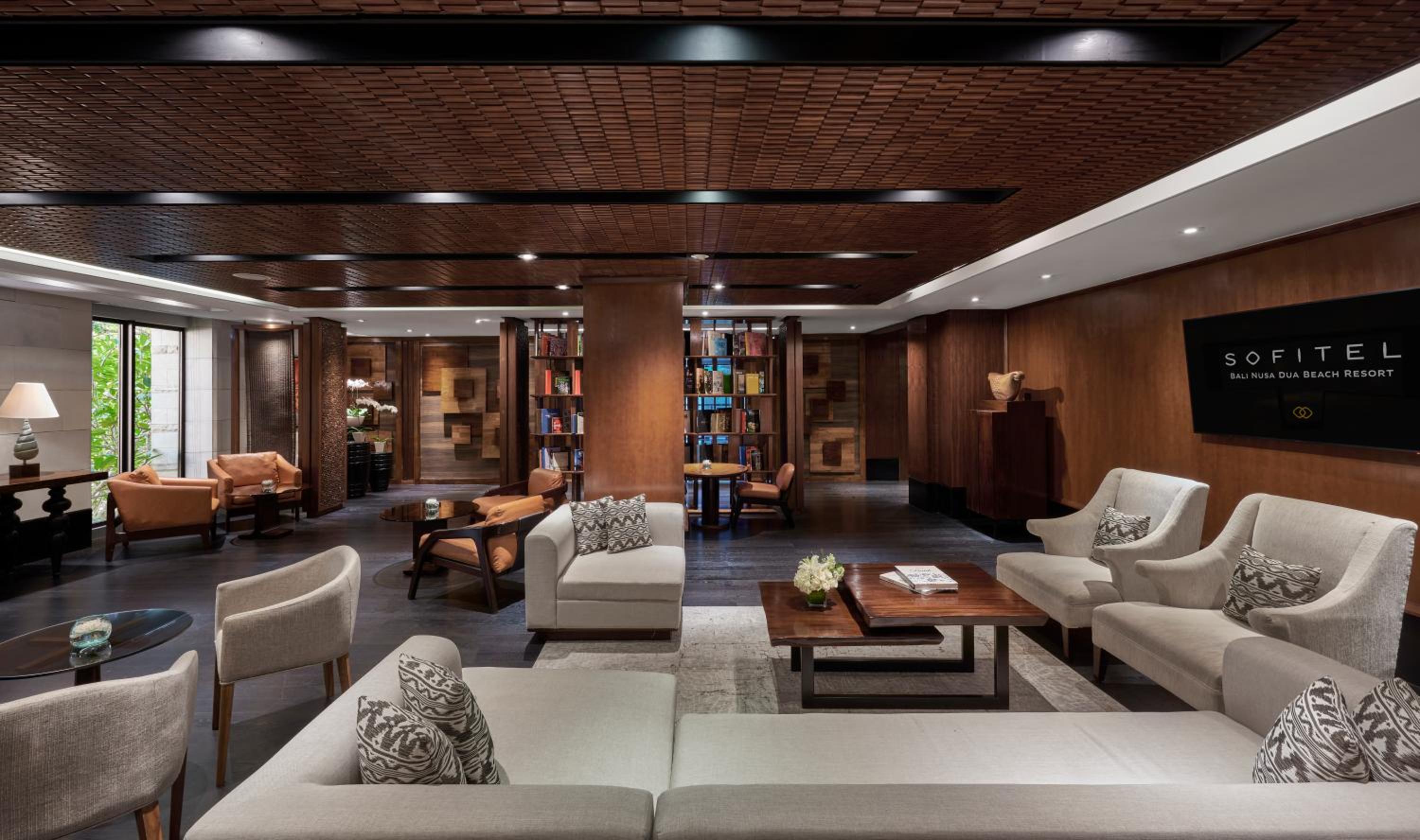 Luxury  King Club Millésime Room with Pool Access - Photo 4