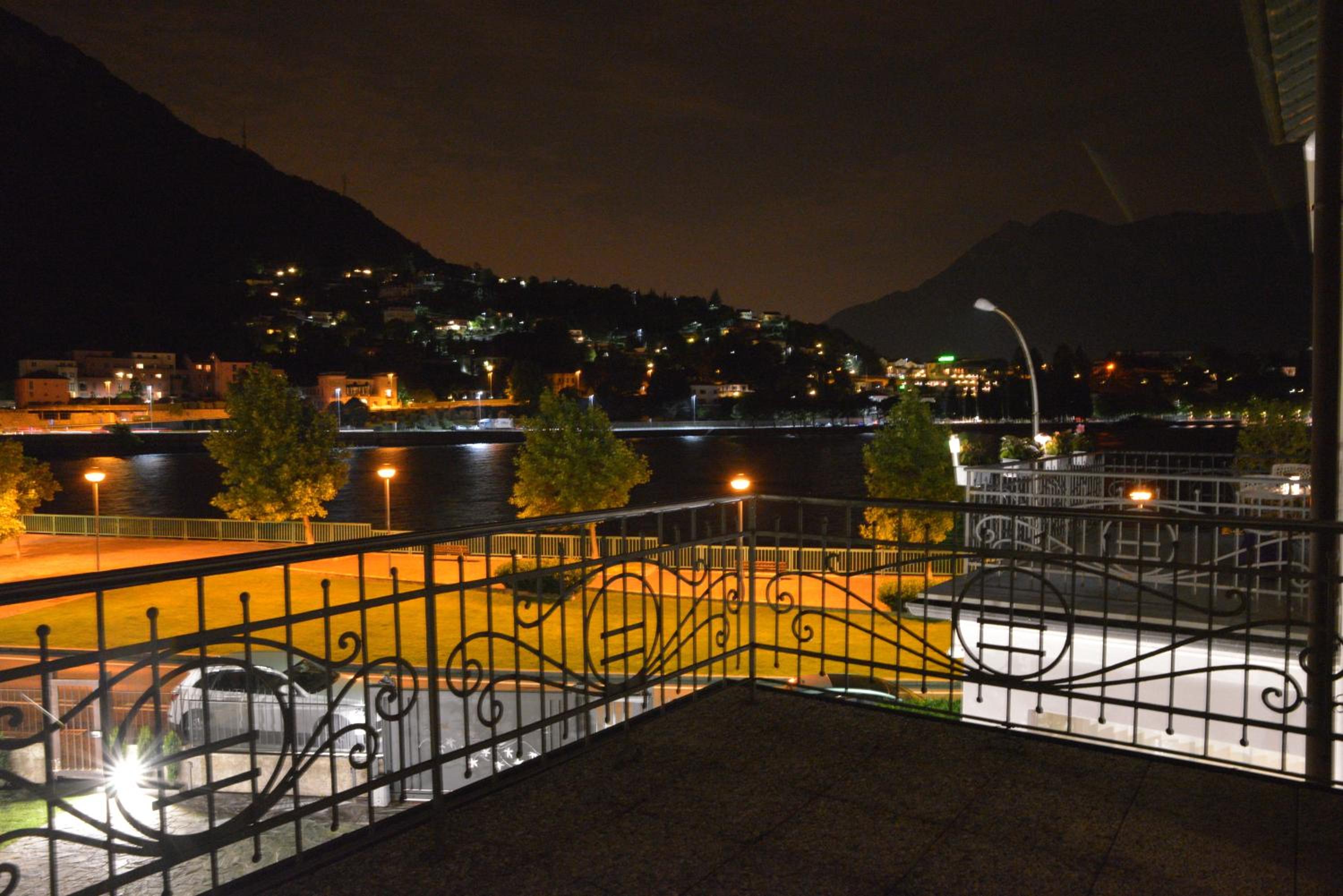 Apartment with Lake View photo 2