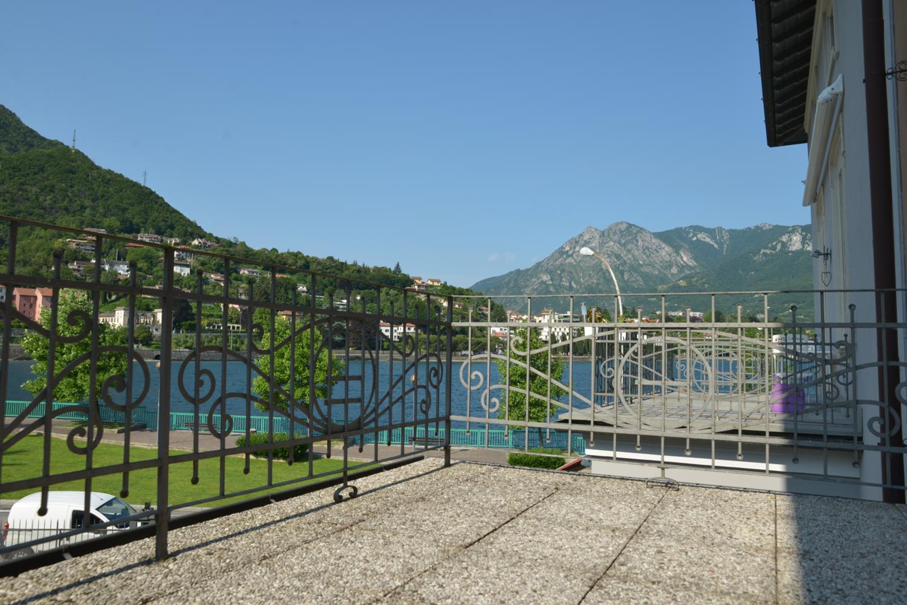 Apartment with Lake View photo 3