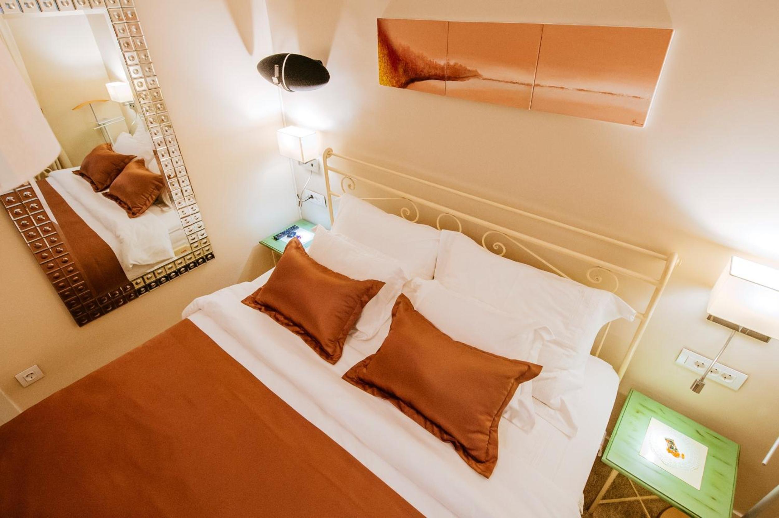 Studio Apartment - Photo 21