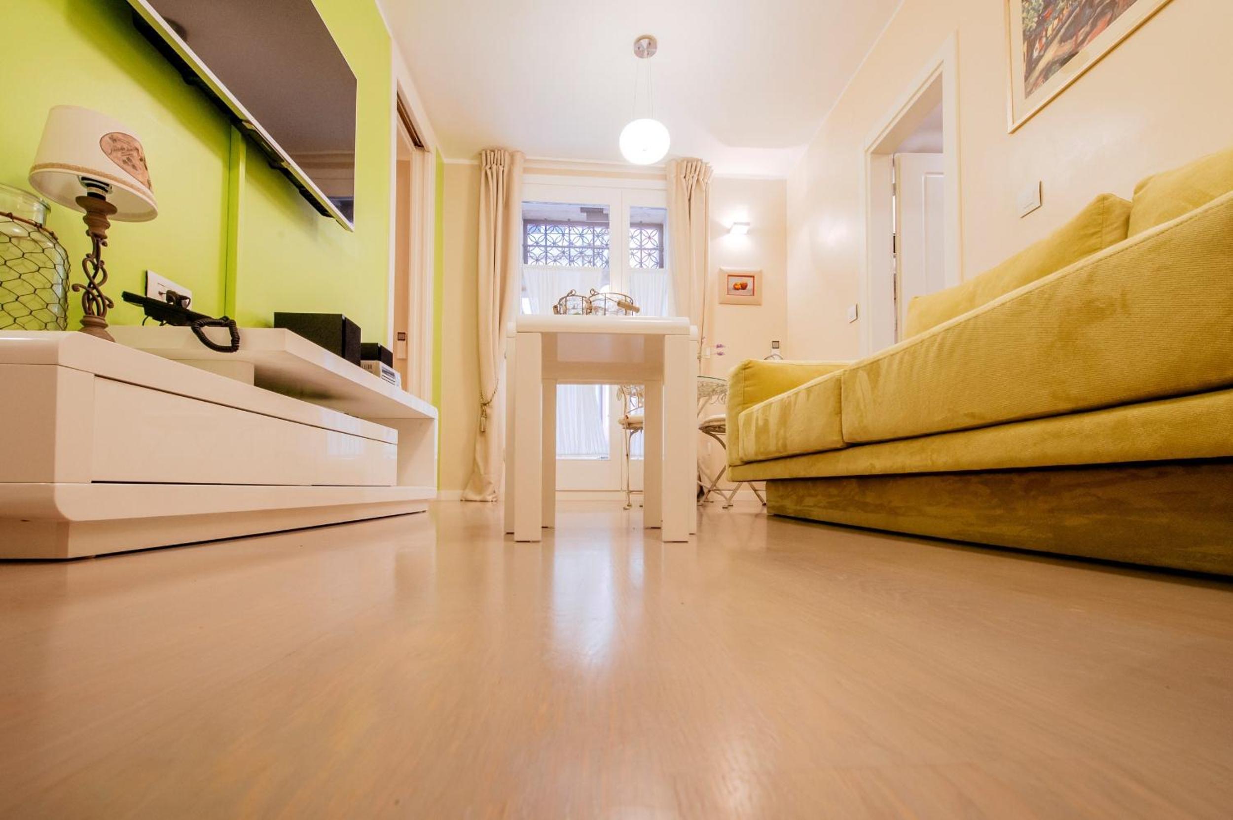 Studio Apartment - Photo 20