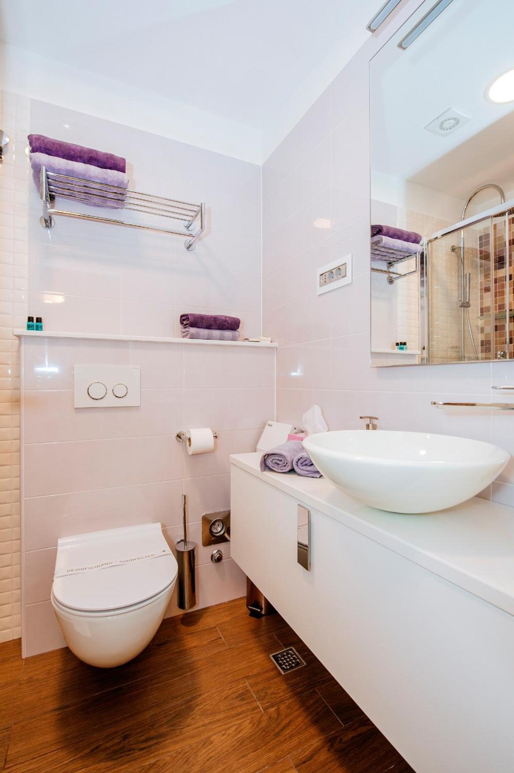 Studio Apartment - Photo 11