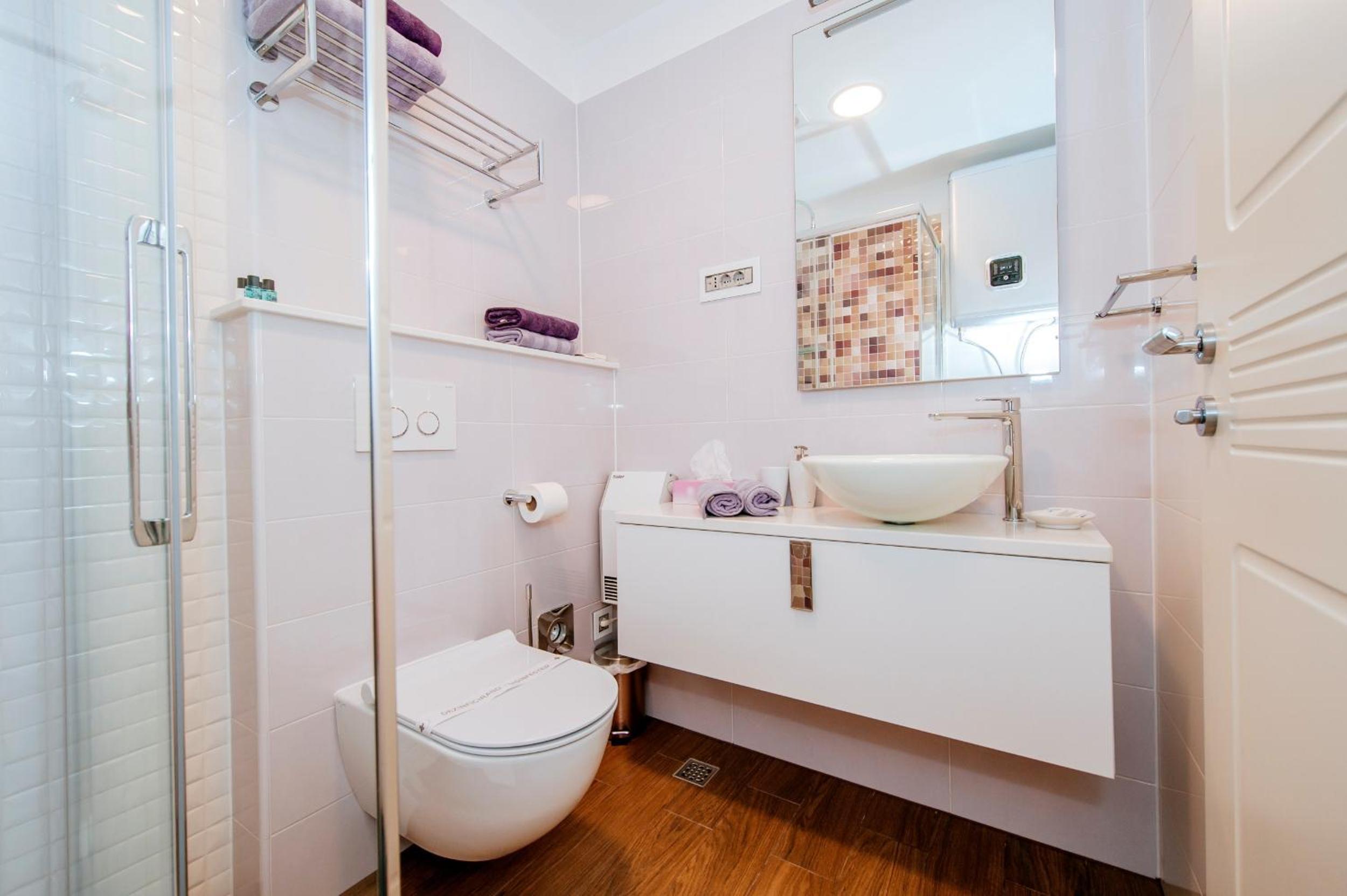 Studio Apartment - Photo 13