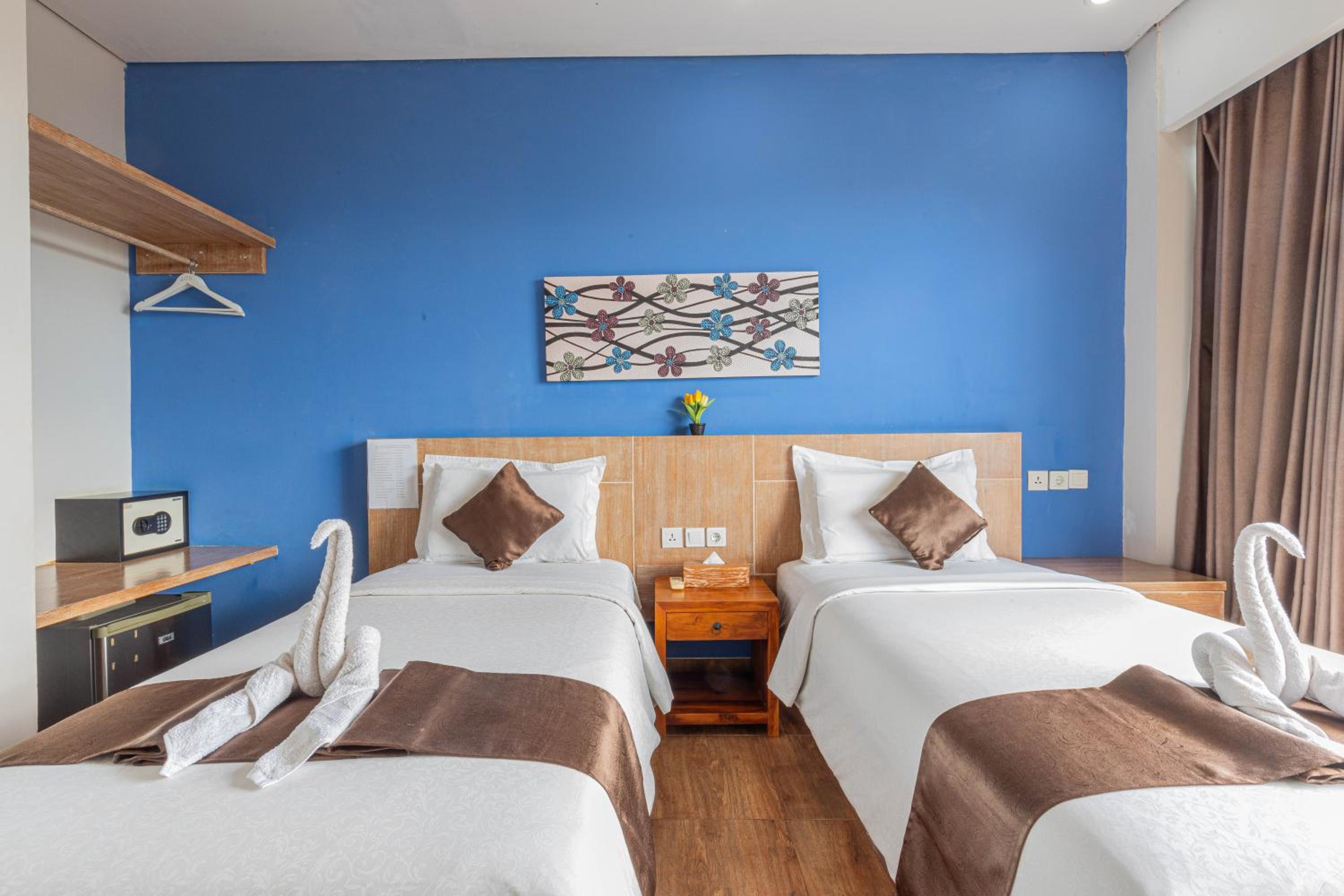 Deluxe Twin Room Balcony With Pool View - Photo 1